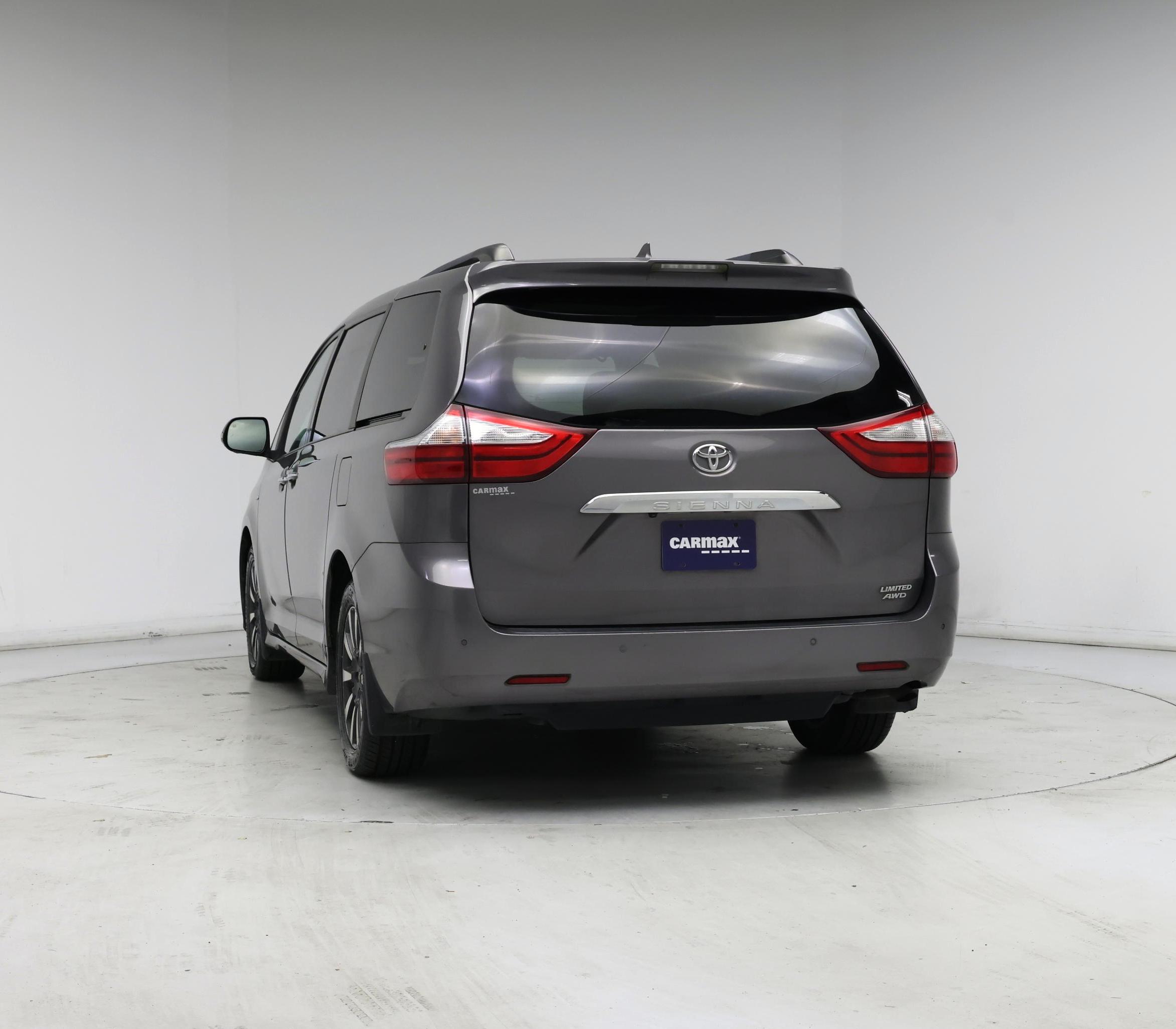 Thumbnail: 2019 Toyota Sienna - 6
