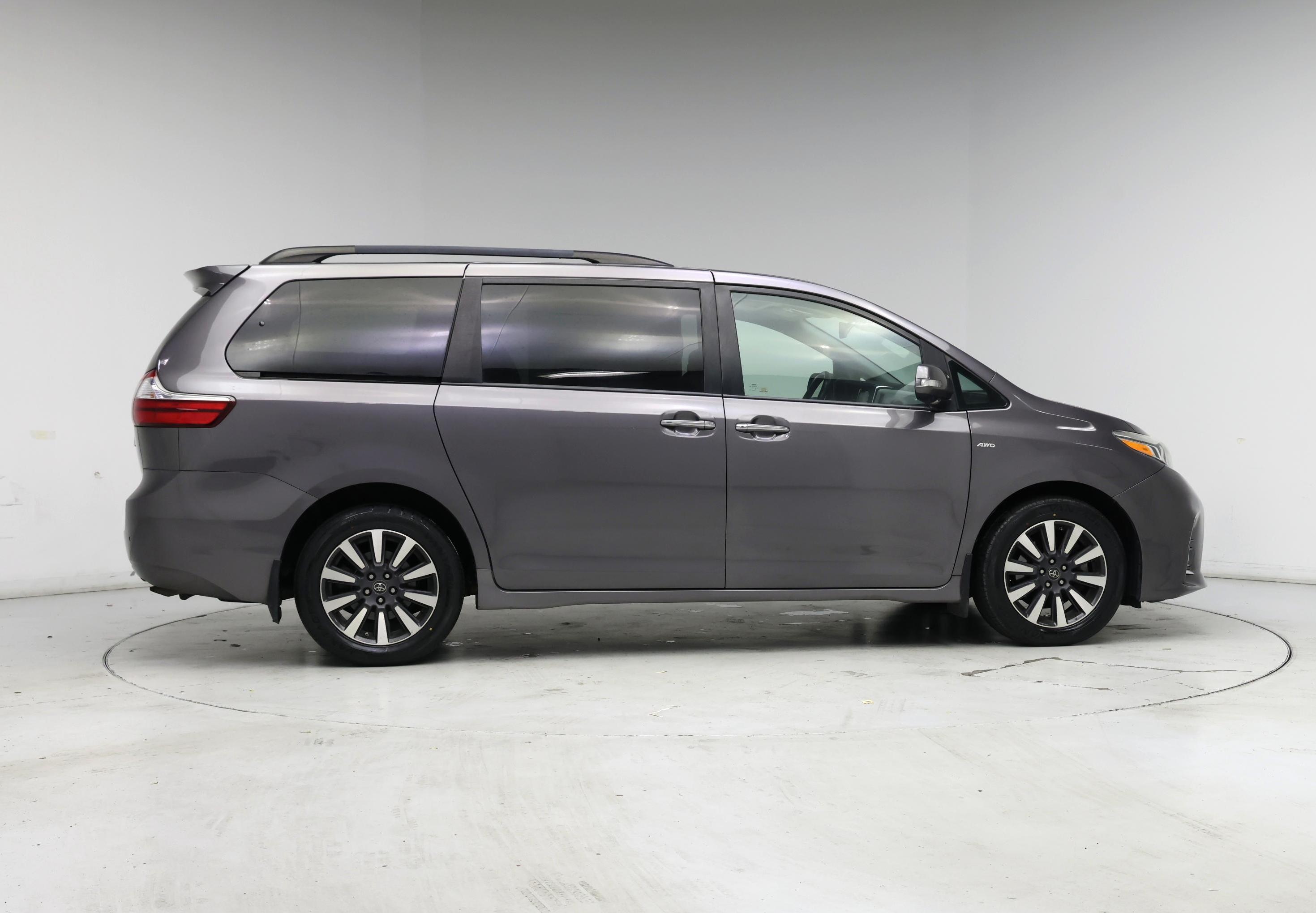 Thumbnail: 2019 Toyota Sienna - 7