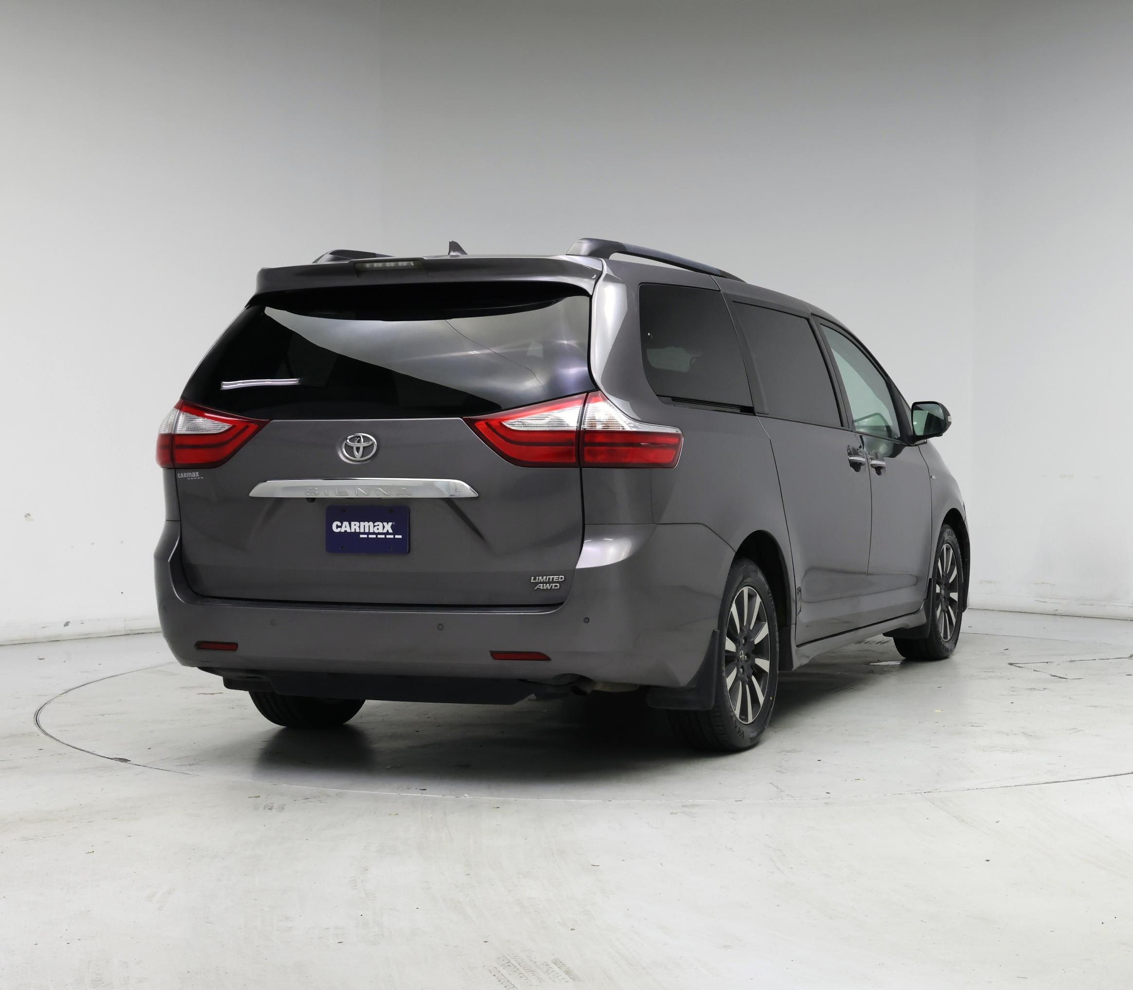Thumbnail: 2019 Toyota Sienna - 8