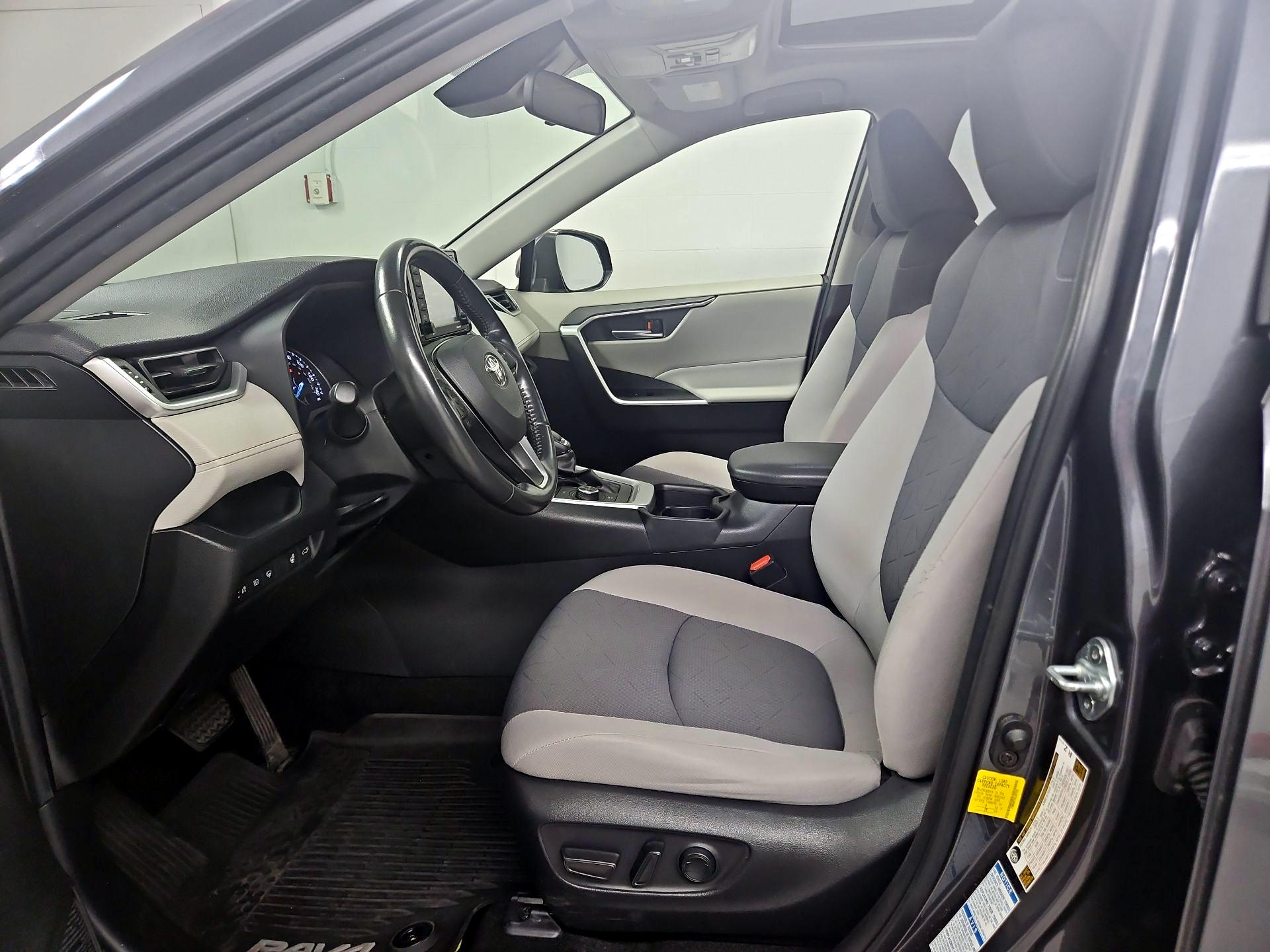 Thumbnail: 2020 Toyota RAV4 - 11