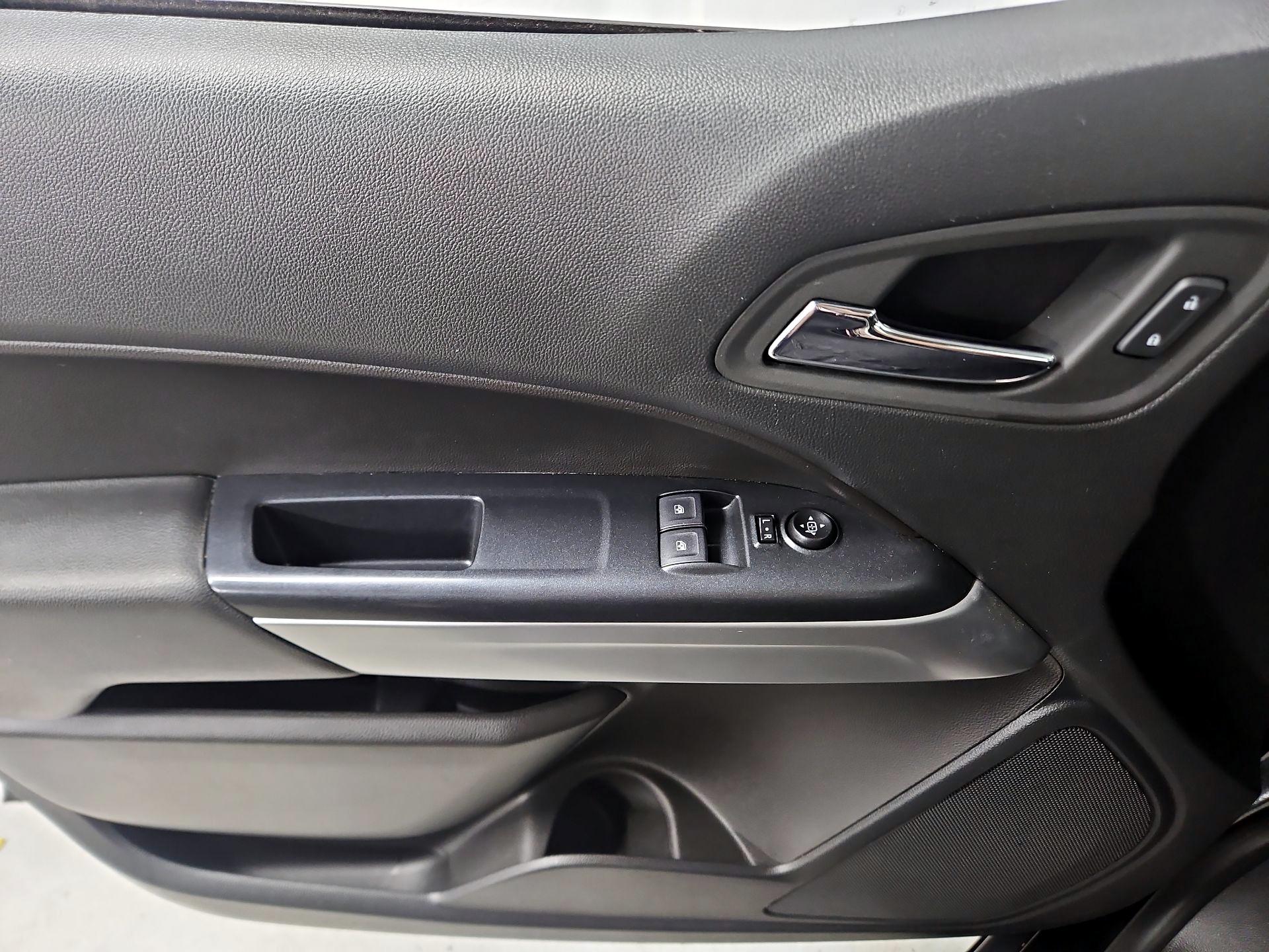 Thumbnail: 2022 Chevrolet Colorado - 12