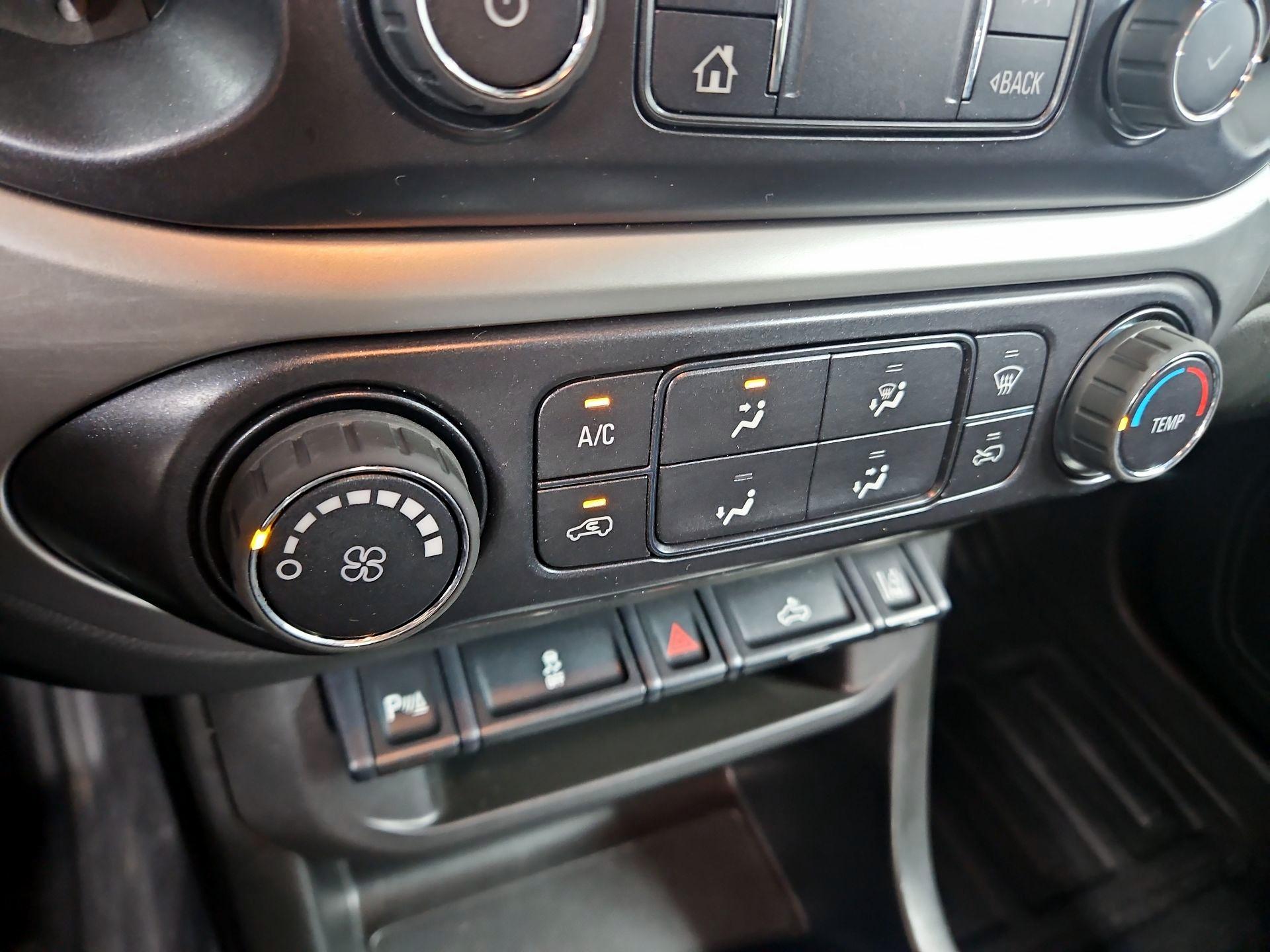 Thumbnail: 2022 Chevrolet Colorado - 16