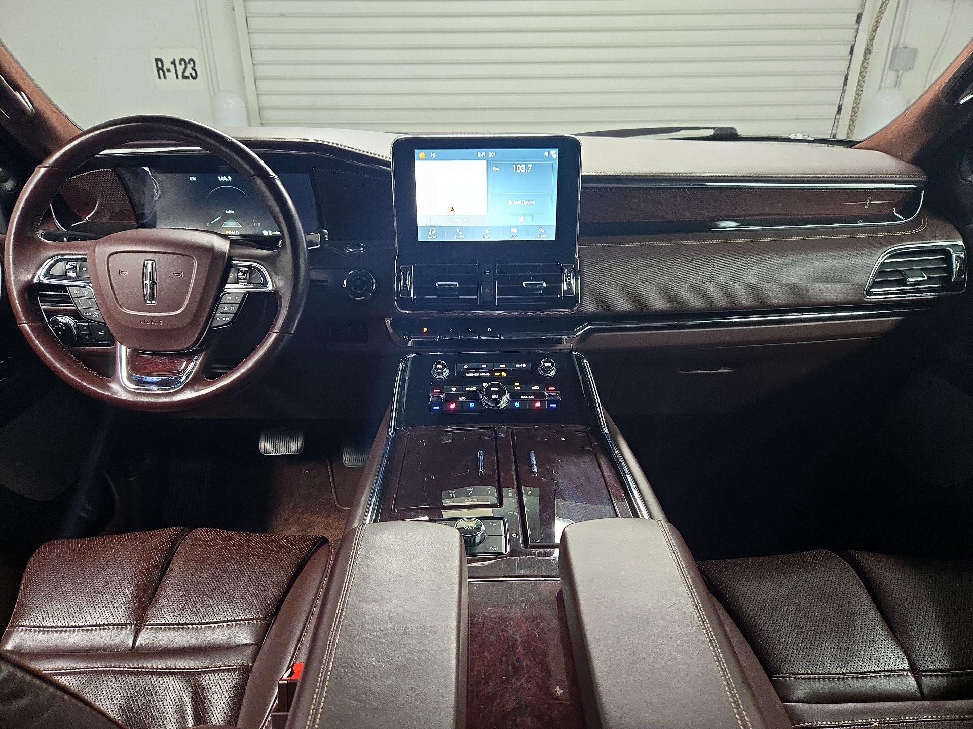 Thumbnail: 2019 Lincoln Navigator - 9