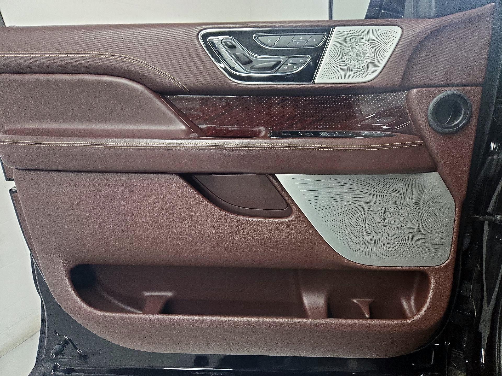 Thumbnail: 2019 Lincoln Navigator - 12