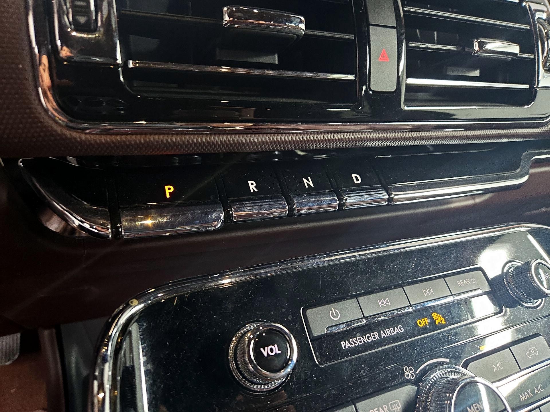 Thumbnail: 2019 Lincoln Navigator - 18