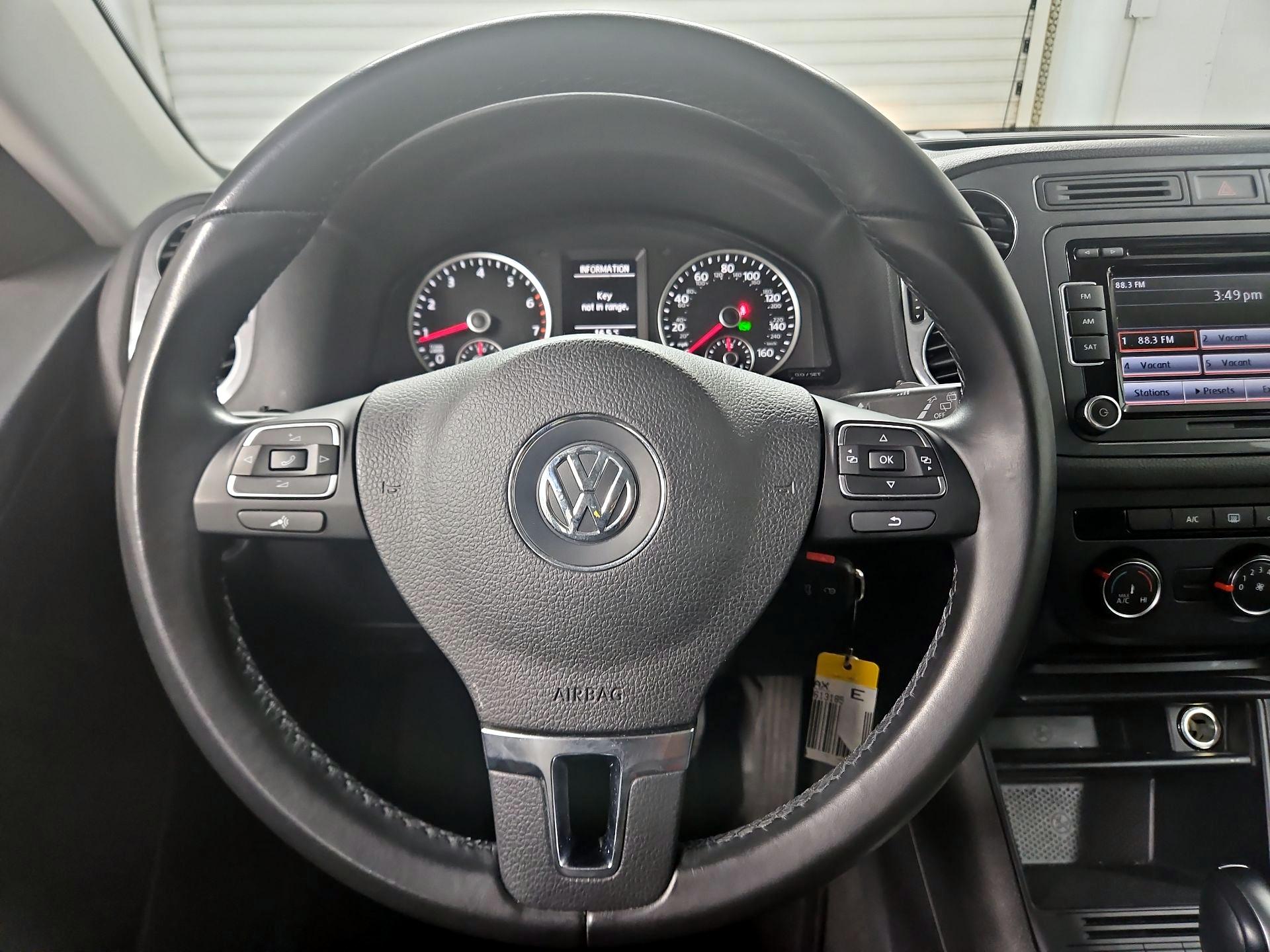 Thumbnail: 2015 Volkswagen Tiguan - 10
