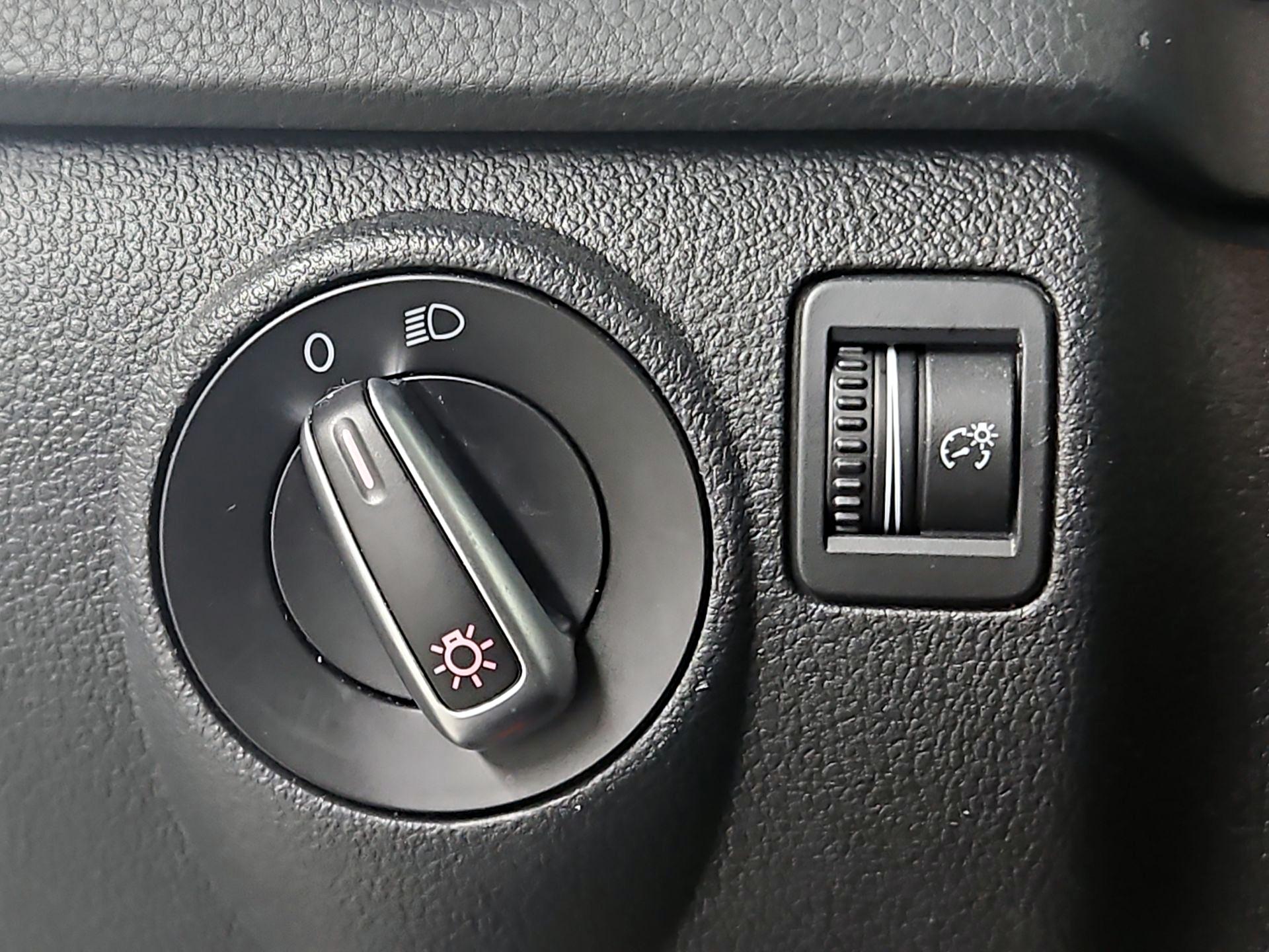 Thumbnail: 2015 Volkswagen Tiguan - 13