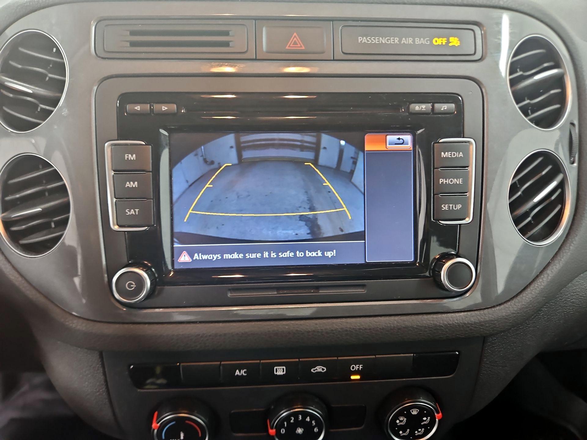 Thumbnail: 2015 Volkswagen Tiguan - 14