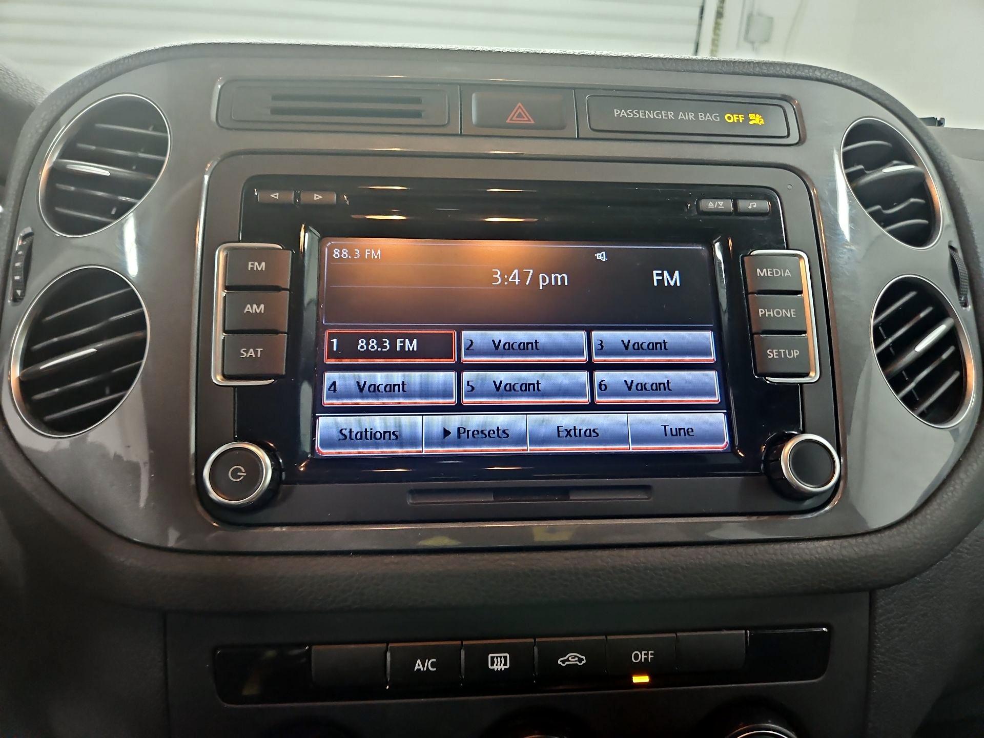 Thumbnail: 2015 Volkswagen Tiguan - 15