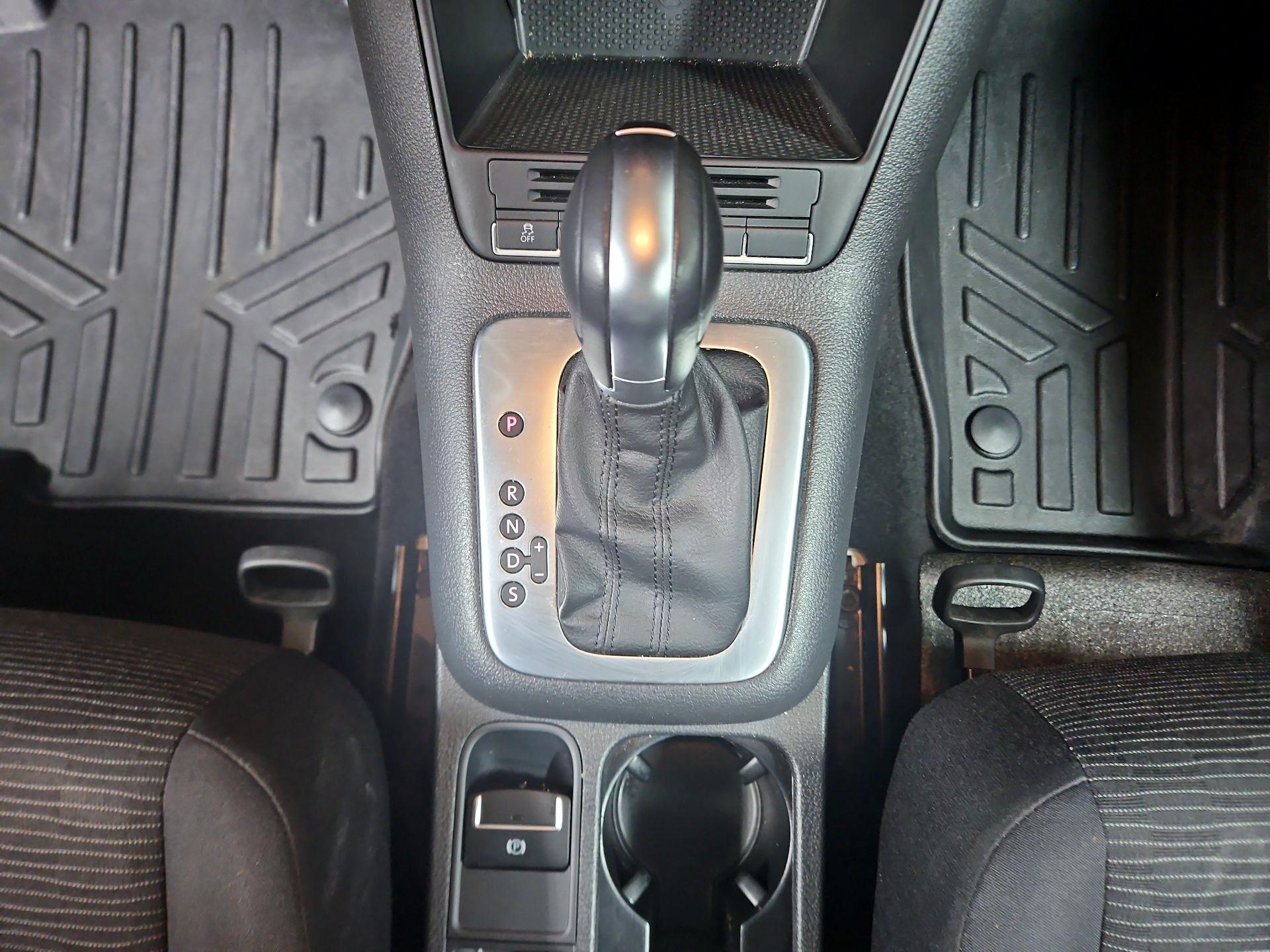 Thumbnail: 2015 Volkswagen Tiguan - 17
