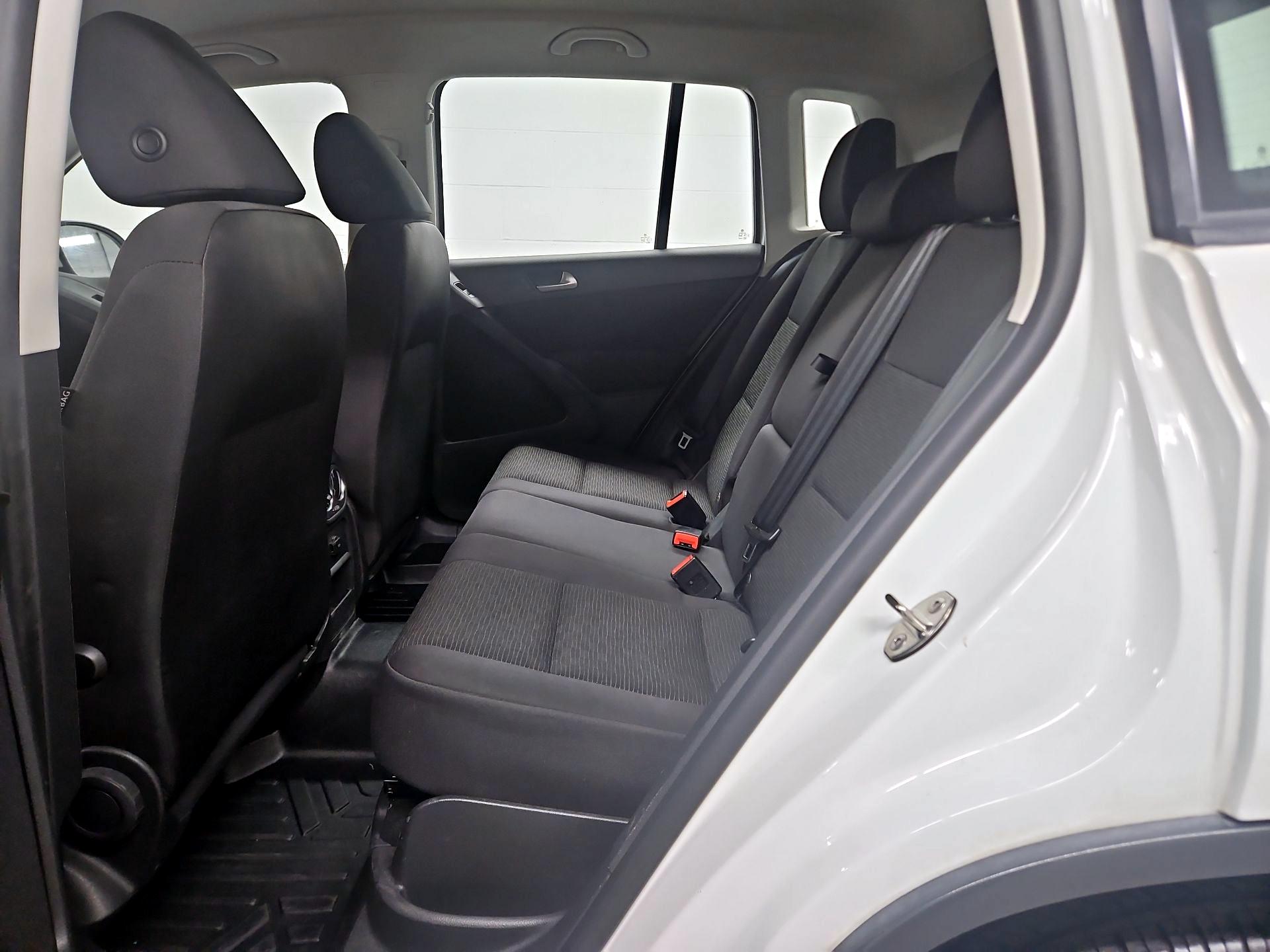 Thumbnail: 2015 Volkswagen Tiguan - 19