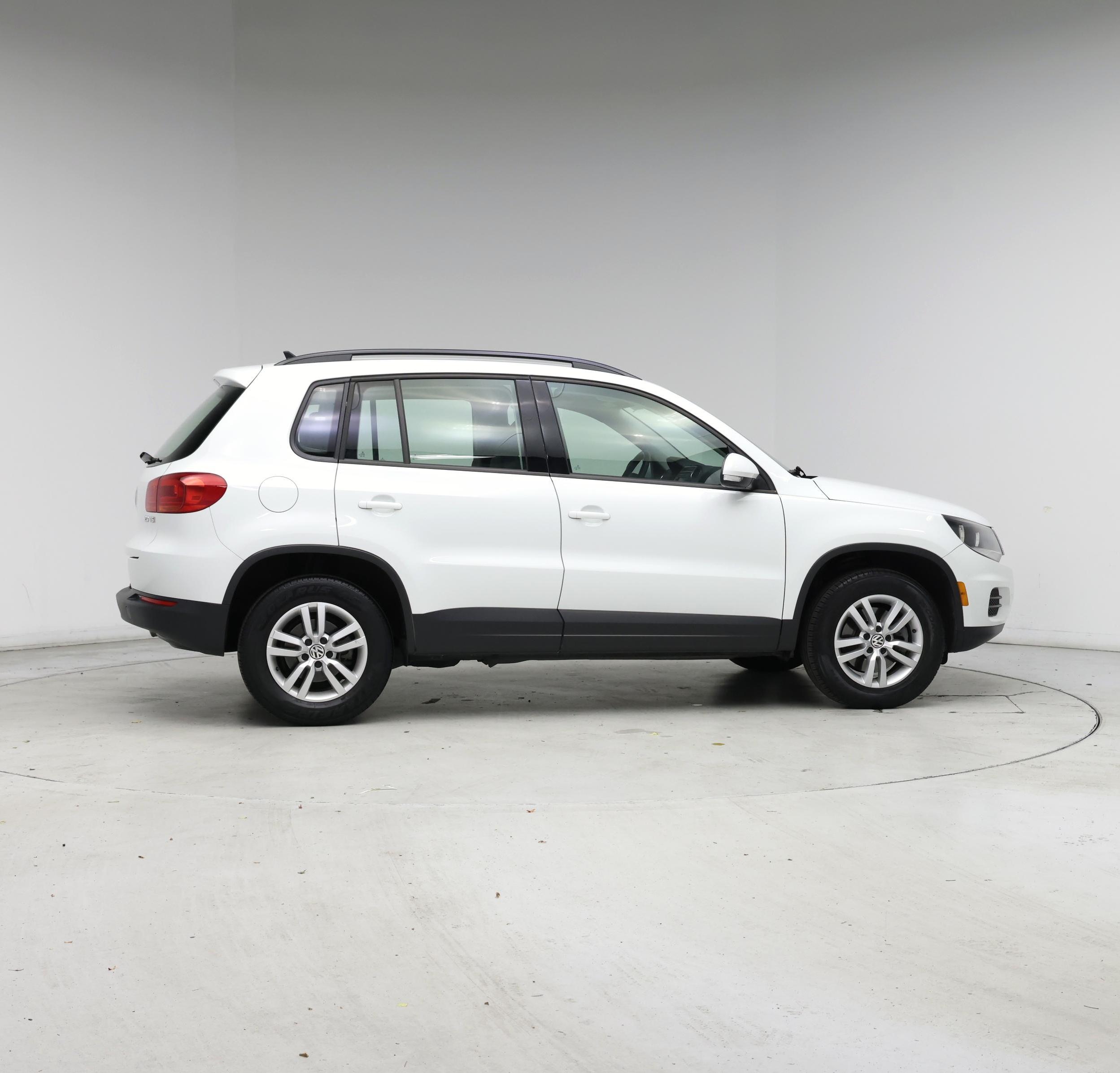 Thumbnail: 2015 Volkswagen Tiguan - 7