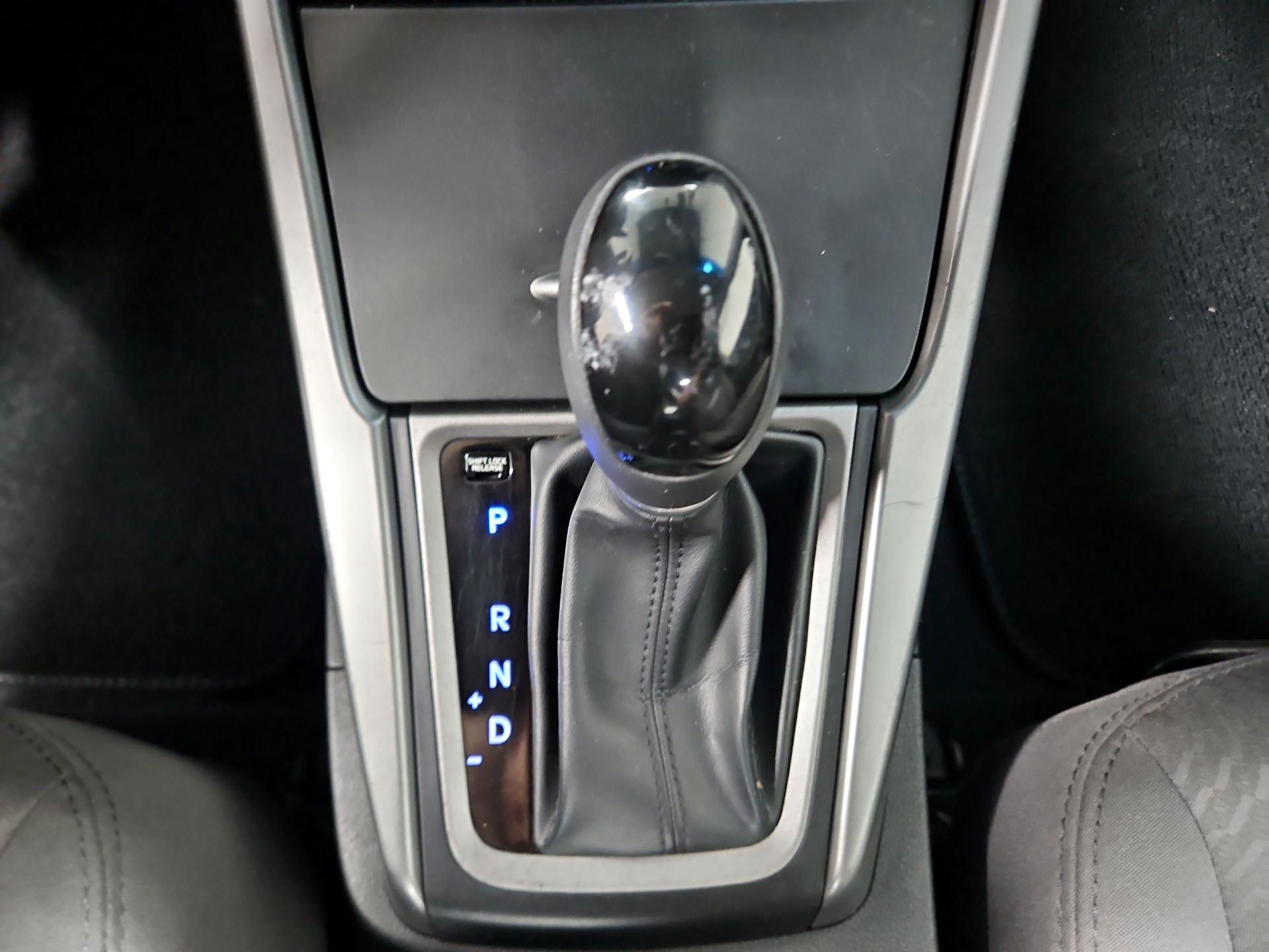 Thumbnail: 2016 Hyundai Elantra - 17