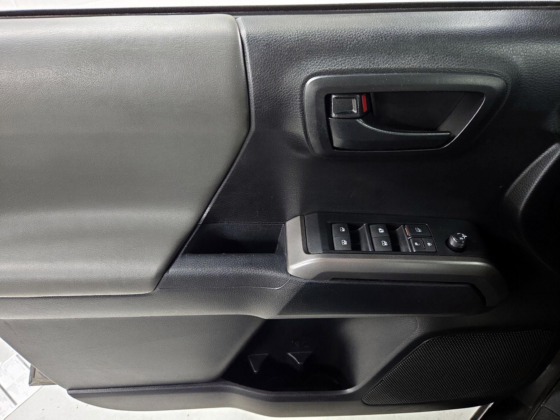 Thumbnail: 2021 Toyota Tacoma - 12