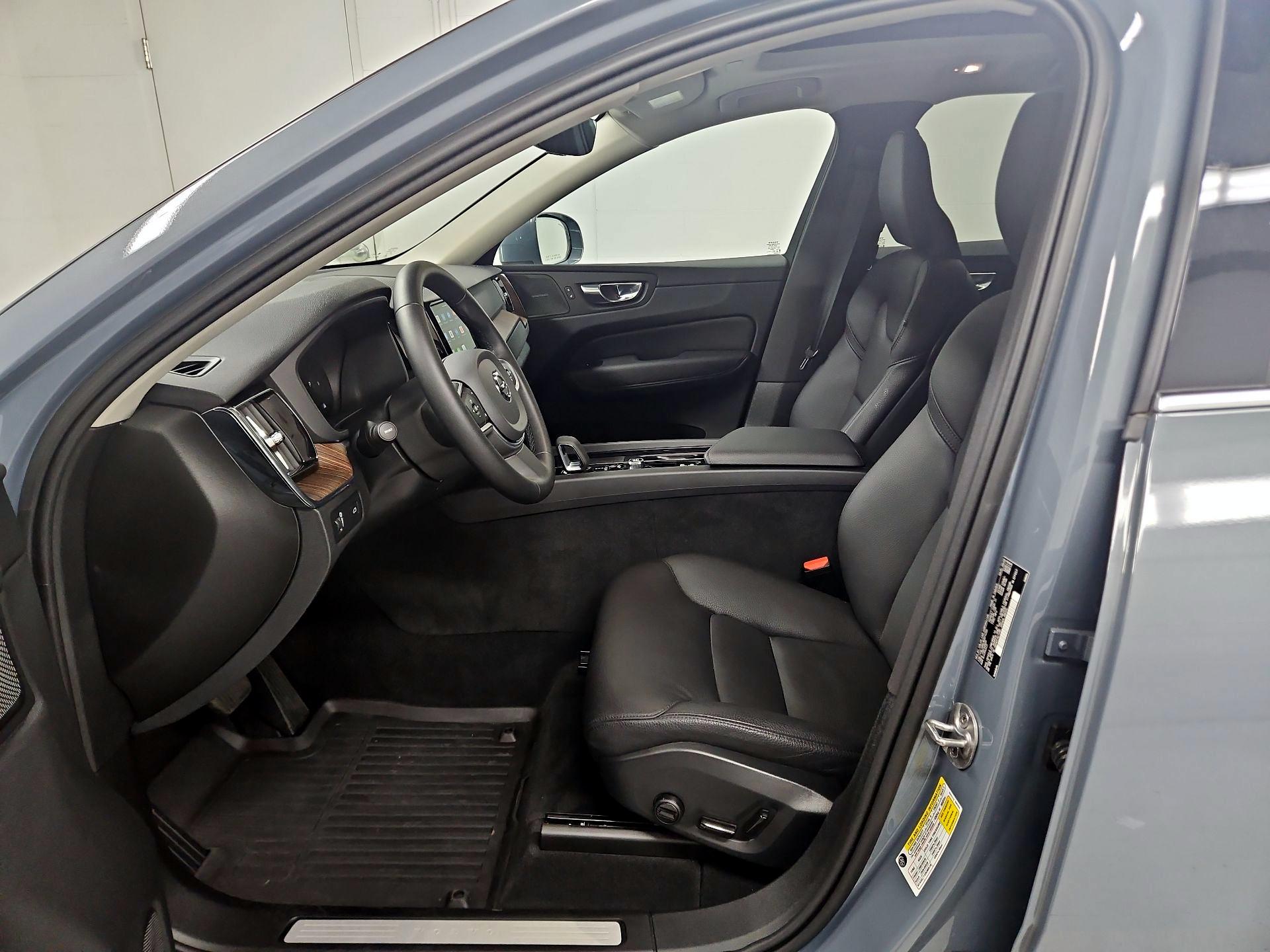 Thumbnail: 2022 Volvo XC60 - 11