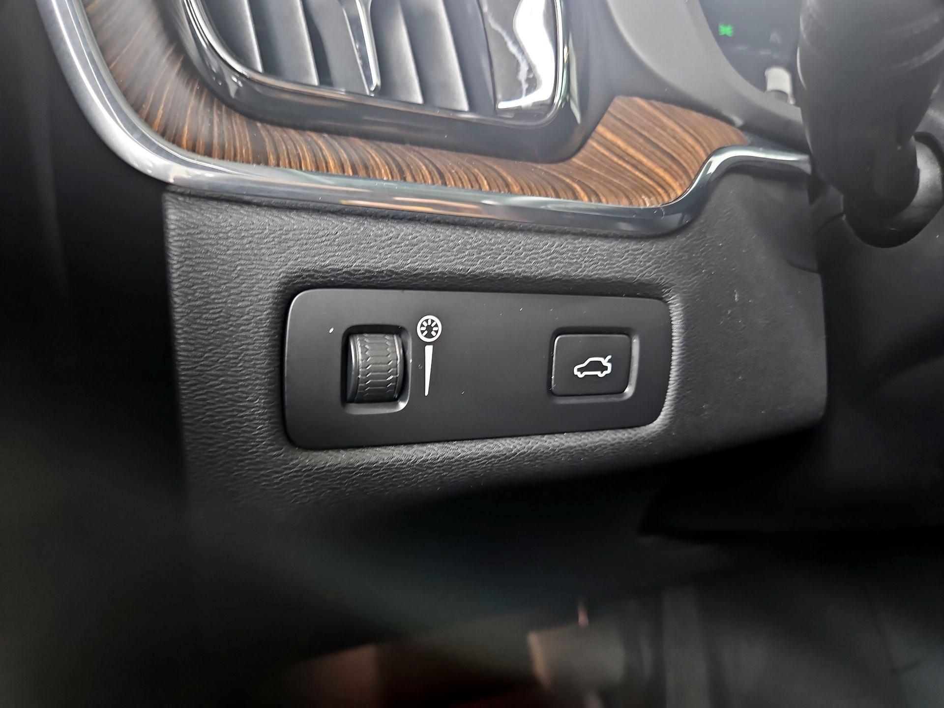 Thumbnail: 2022 Volvo XC60 - 13