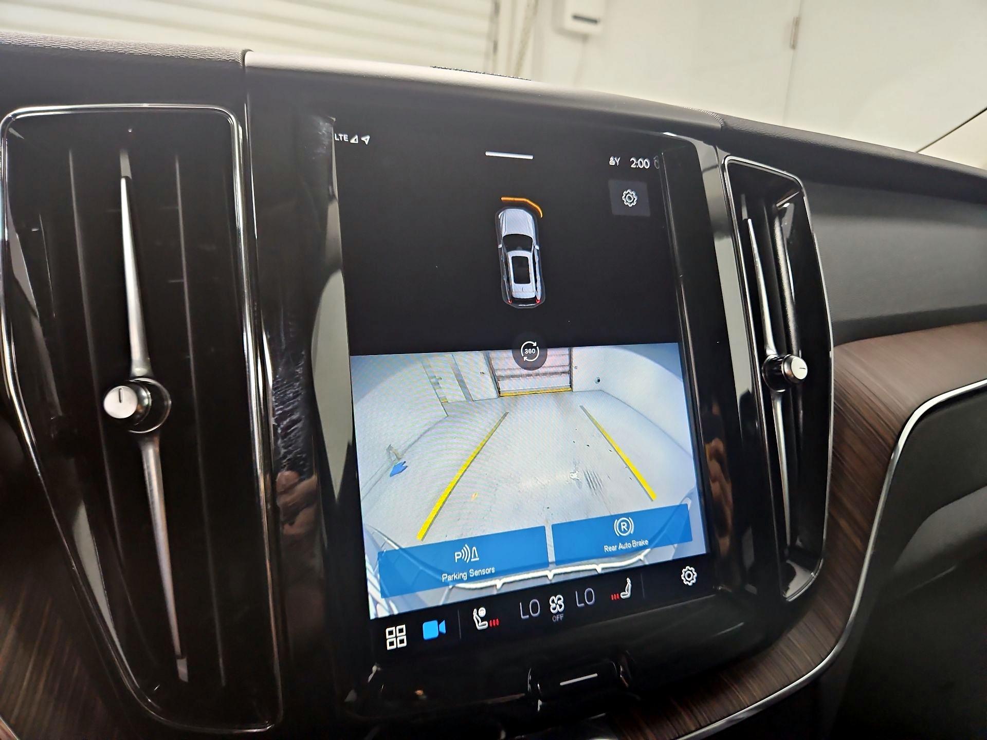 Thumbnail: 2022 Volvo XC60 - 14