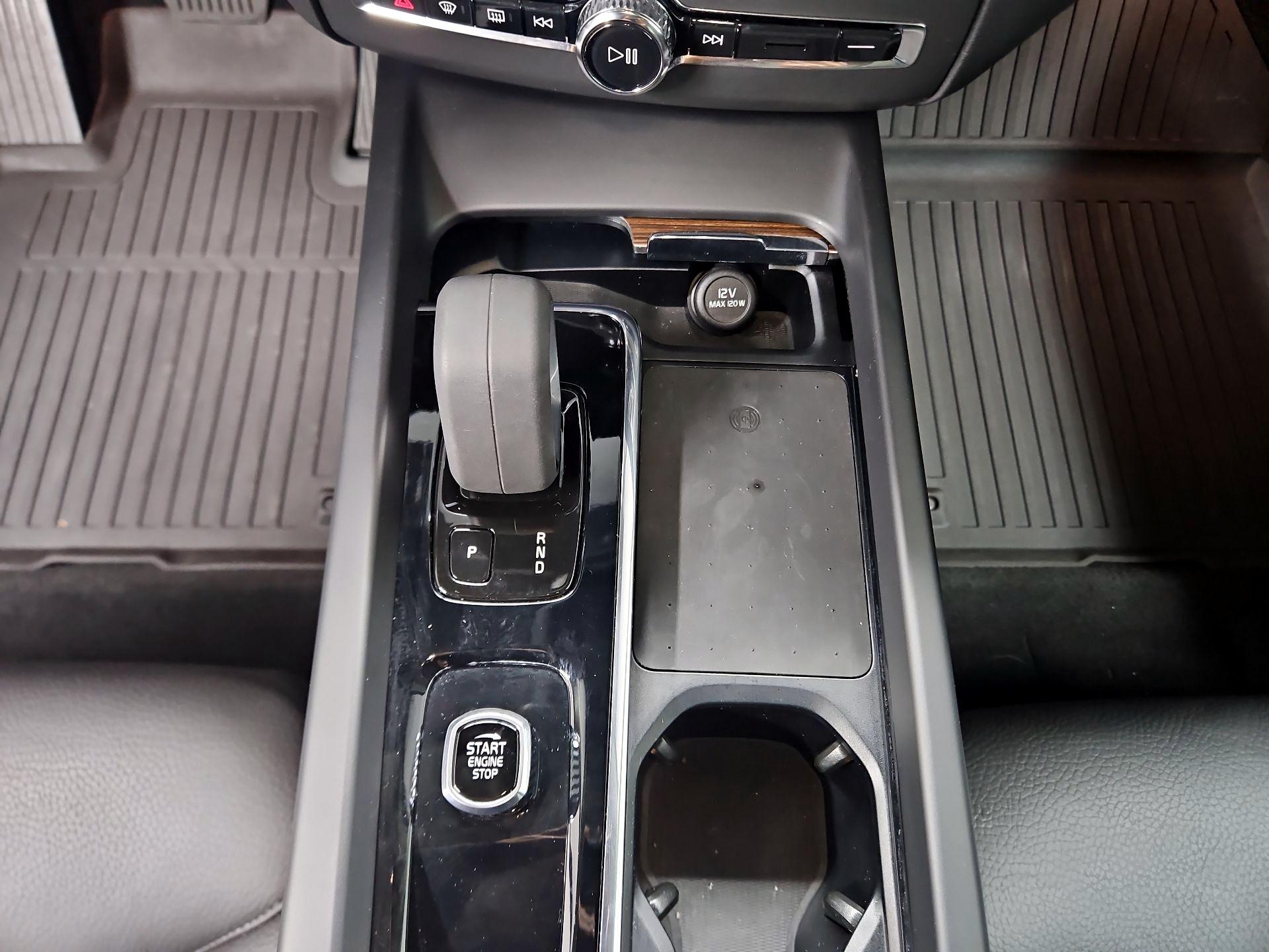 Thumbnail: 2022 Volvo XC60 - 17