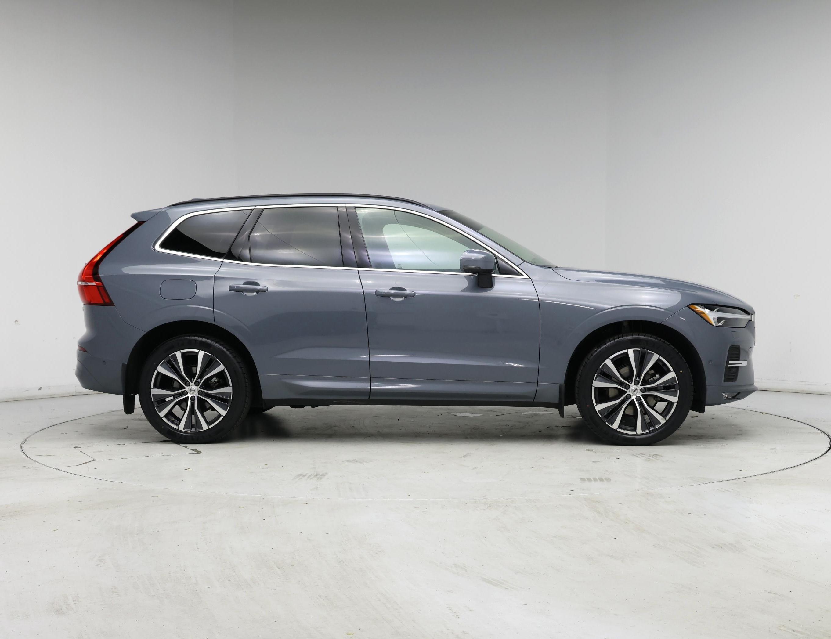 Thumbnail: 2022 Volvo XC60 - 7