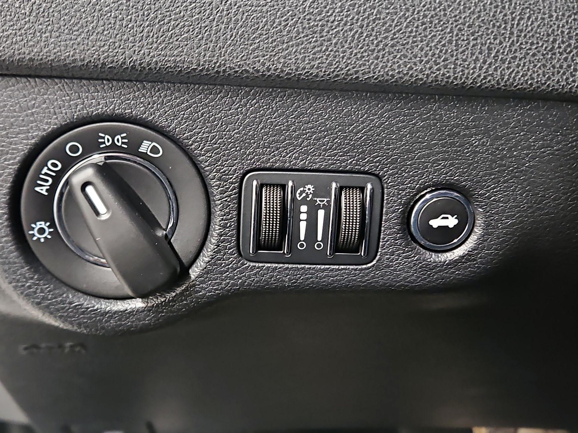 Thumbnail: 2016 Chrysler 300 - 13