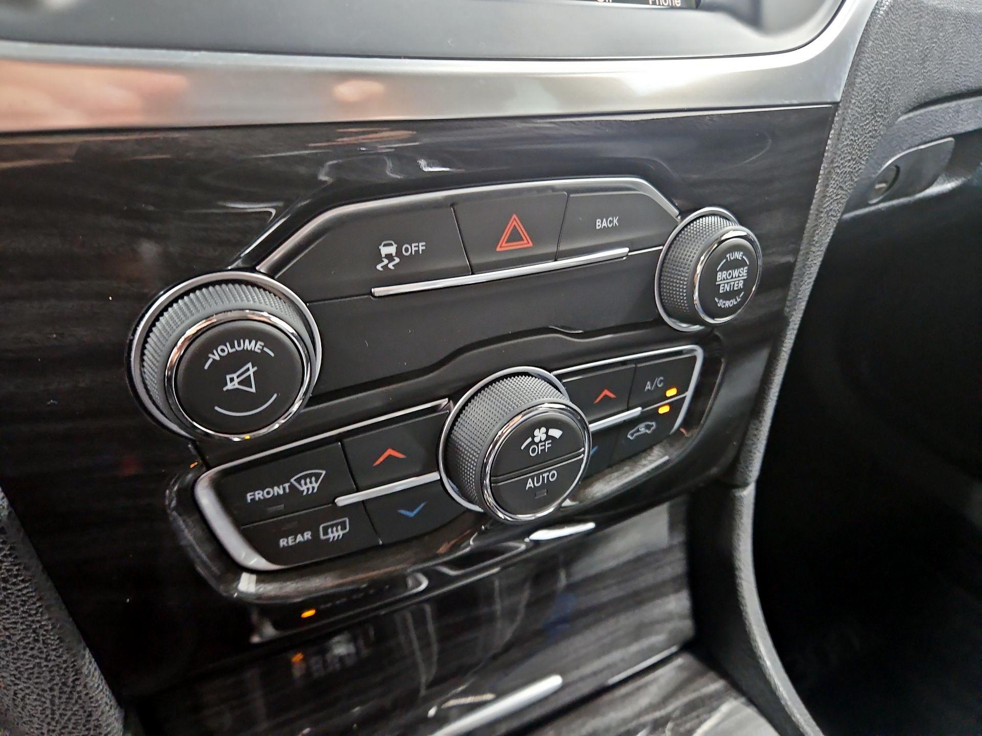 Thumbnail: 2016 Chrysler 300 - 16