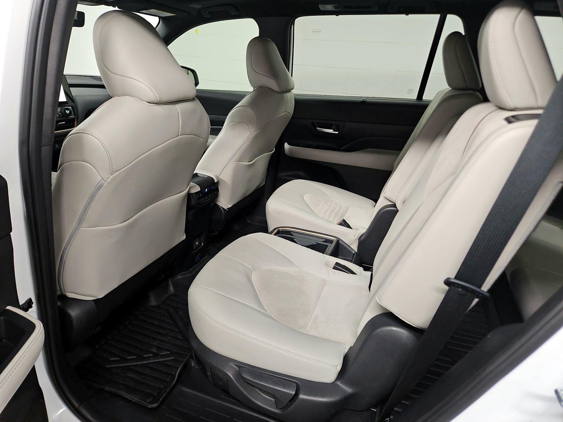 Thumbnail: 2024 Toyota Highlander - 20