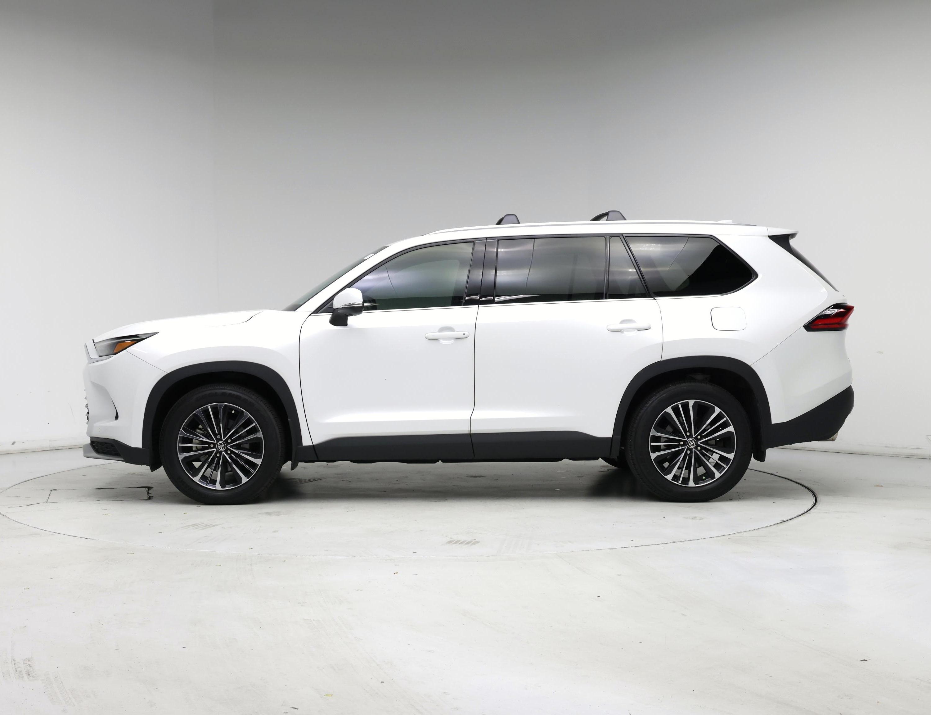 Thumbnail: 2024 Toyota Highlander - 3