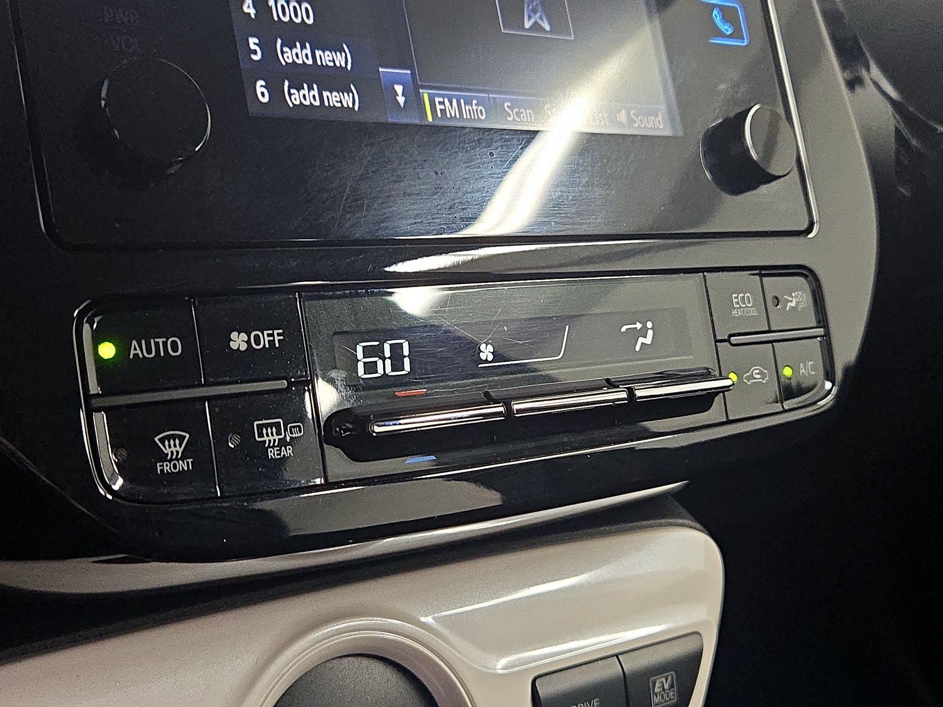 Thumbnail: 2016 Toyota Prius - 16