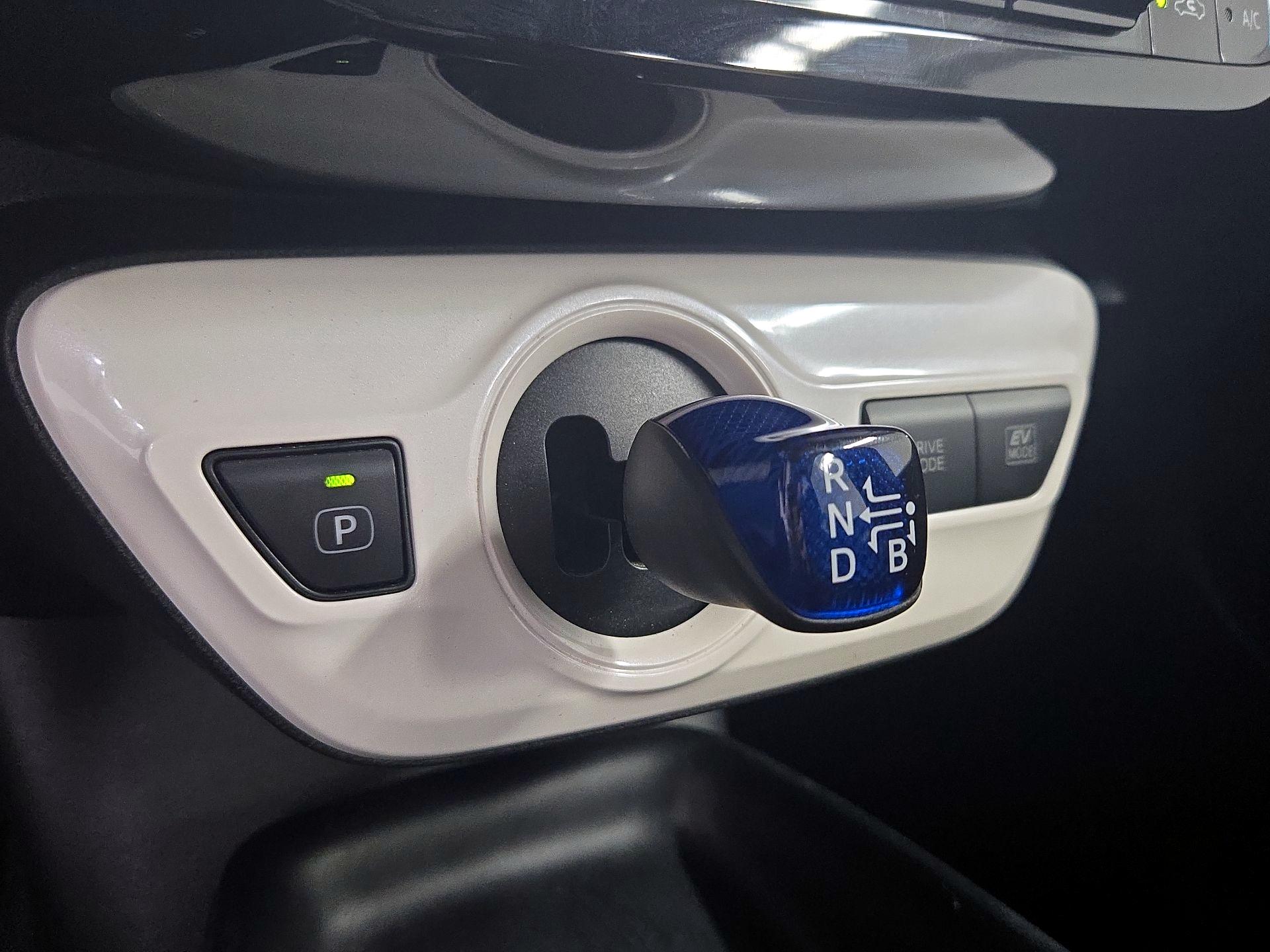 Thumbnail: 2016 Toyota Prius - 17