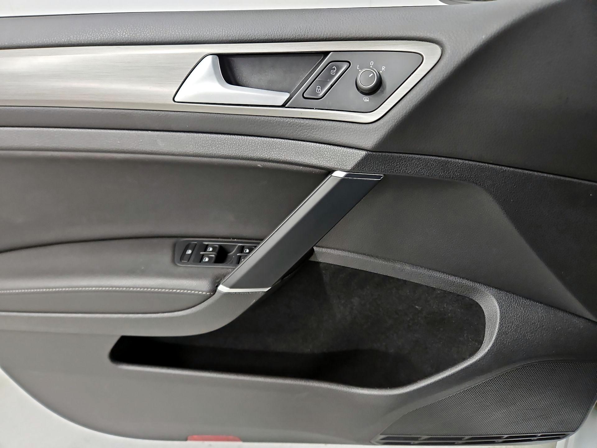 Thumbnail: 2015 Volkswagen Golf - 12