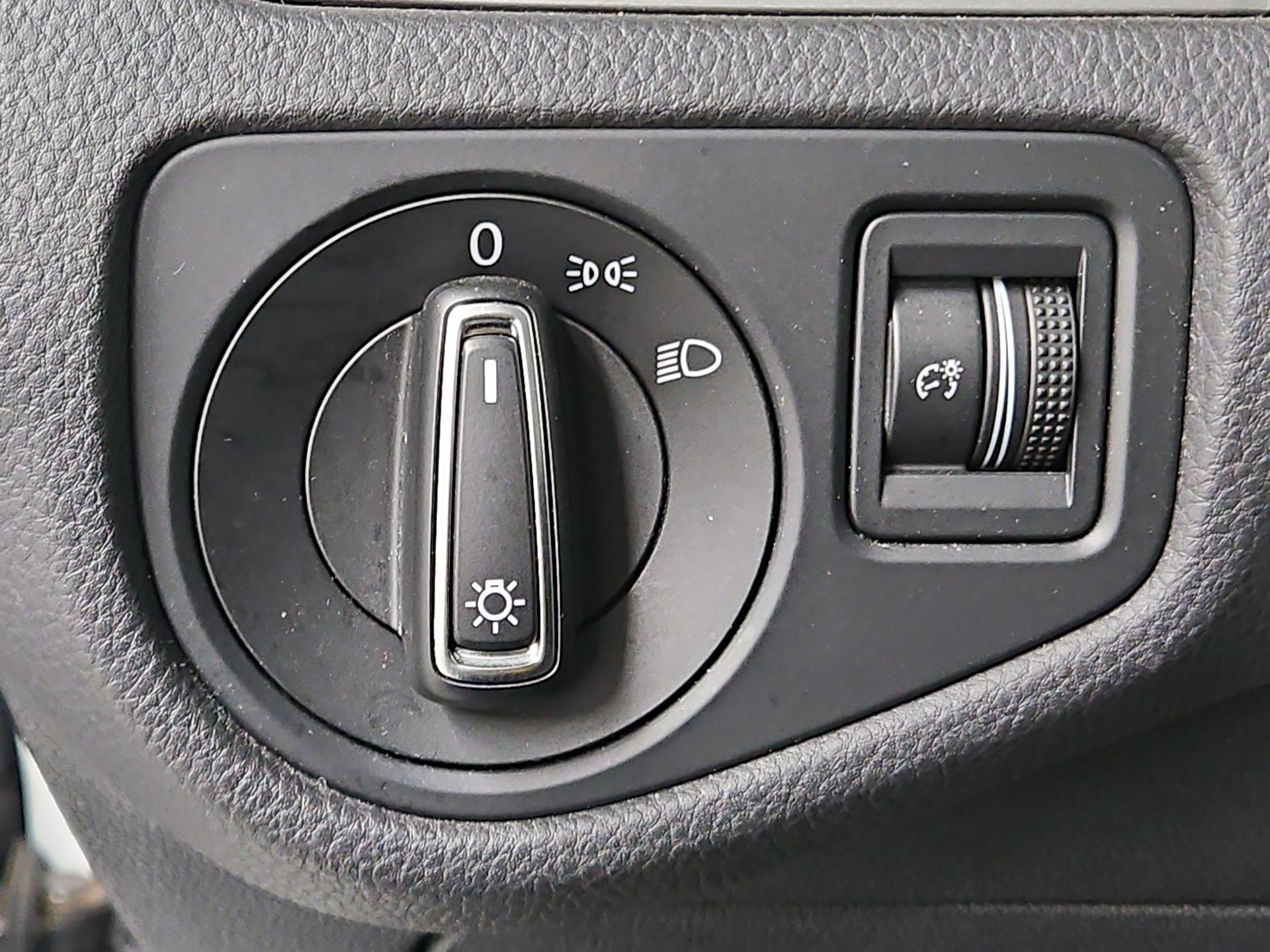 Thumbnail: 2015 Volkswagen Golf - 13