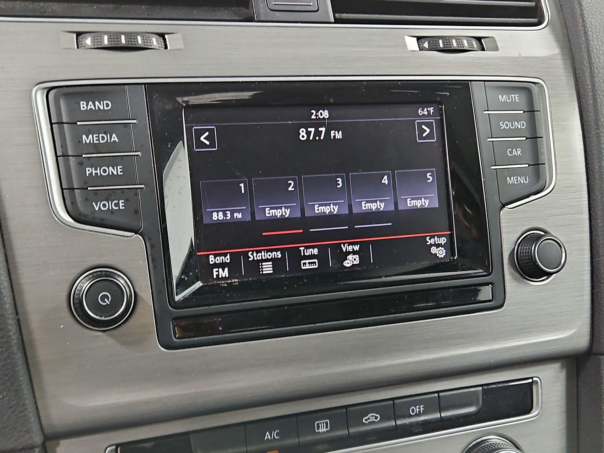 Thumbnail: 2015 Volkswagen Golf - 14