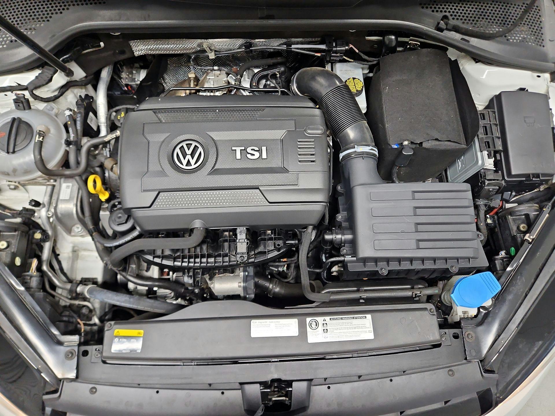 Thumbnail: 2015 Volkswagen Golf - 20