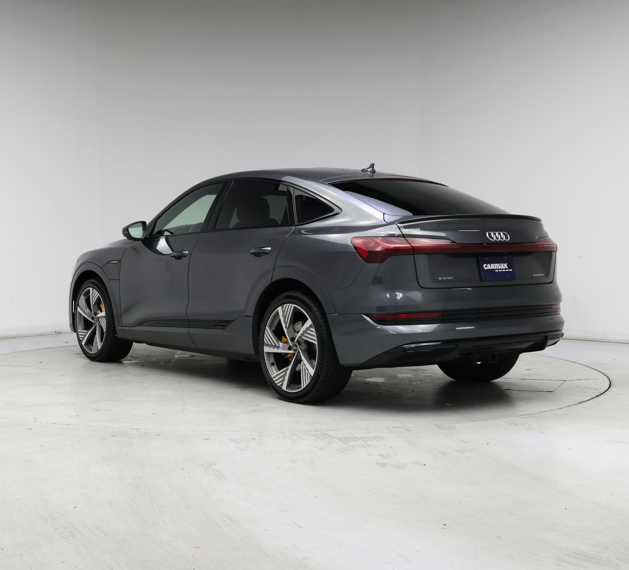 Thumbnail: 2022 Audi e-tron S - 2