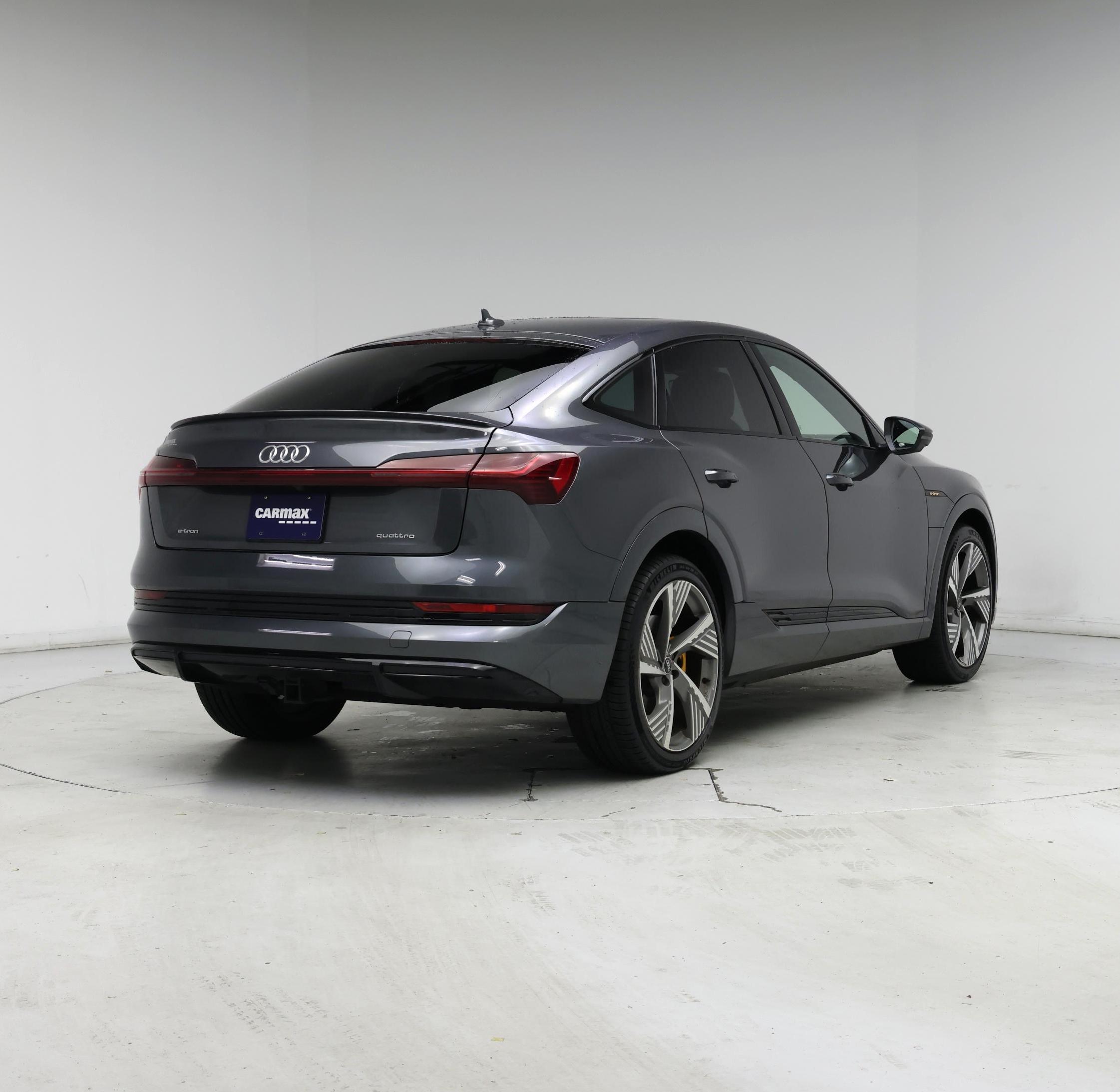 Thumbnail: 2022 Audi e-tron S - 8