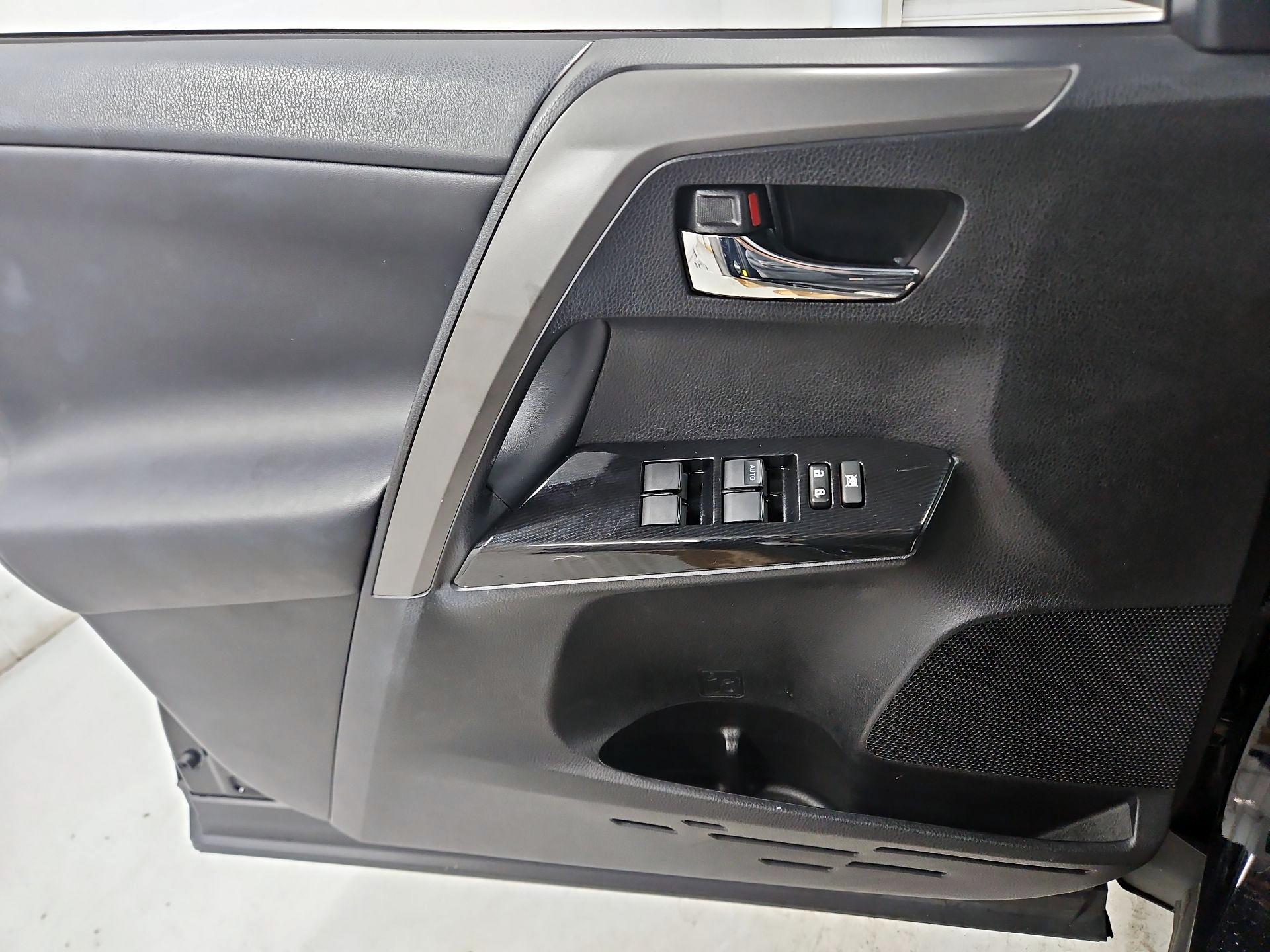 Thumbnail: 2016 Toyota RAV4 - 12