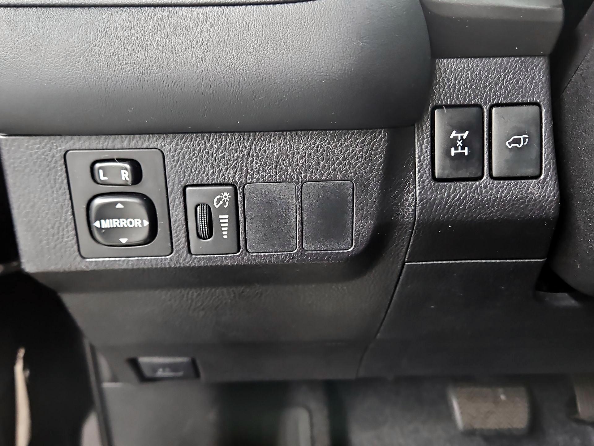 Thumbnail: 2016 Toyota RAV4 - 13