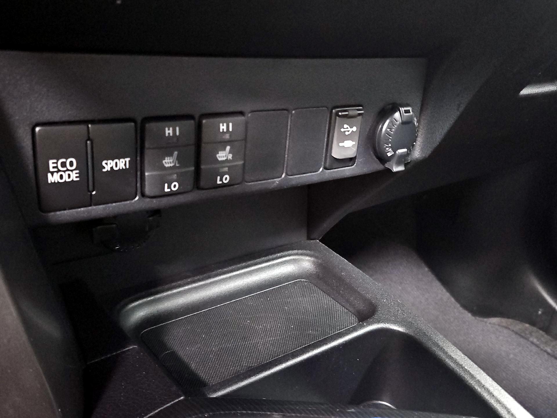 Thumbnail: 2016 Toyota RAV4 - 18