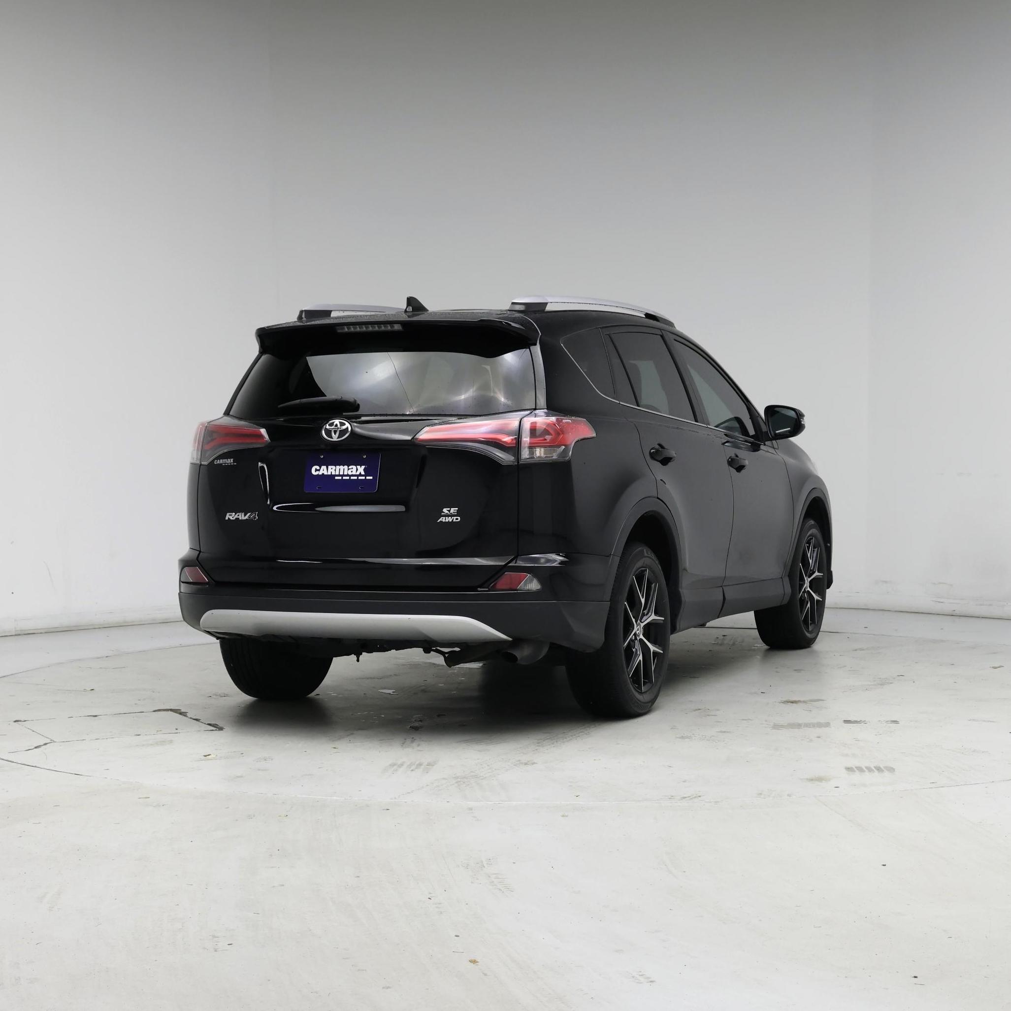 Thumbnail: 2016 Toyota RAV4 - 8