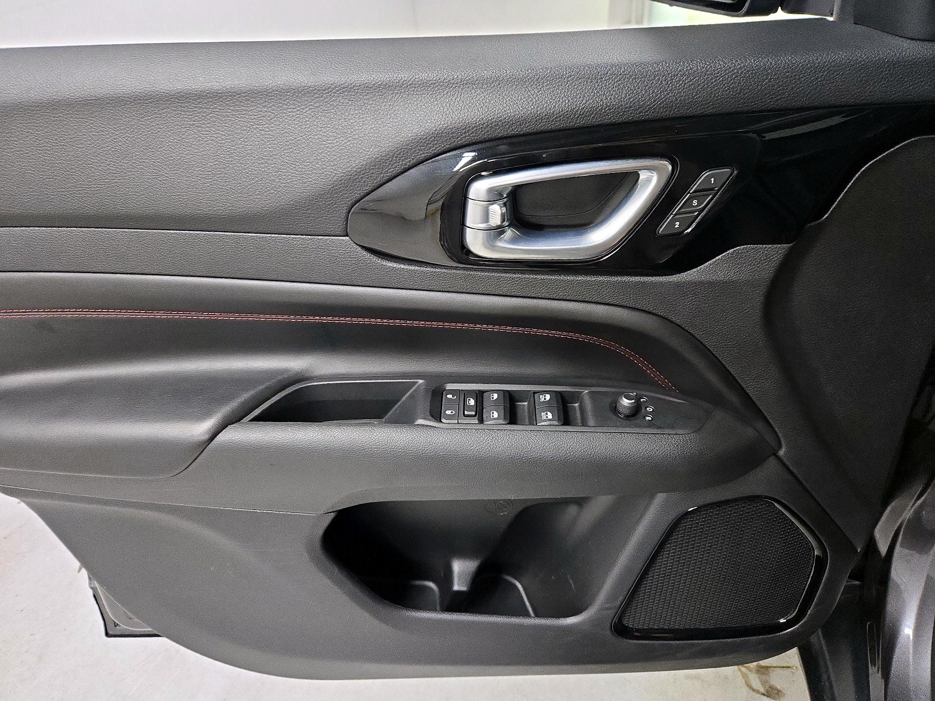 Thumbnail: 2022 Jeep Compass - 12