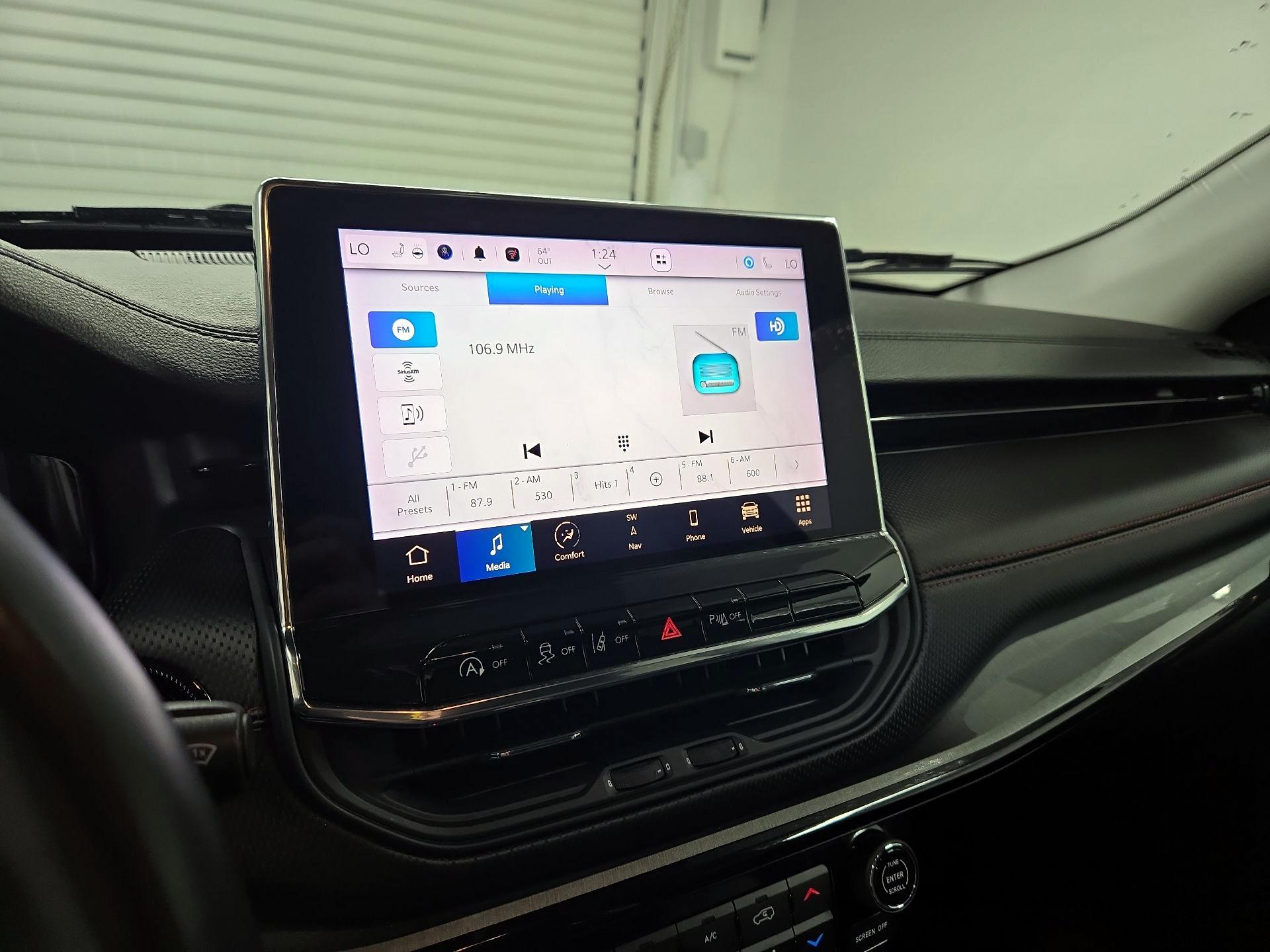 Thumbnail: 2022 Jeep Compass - 16