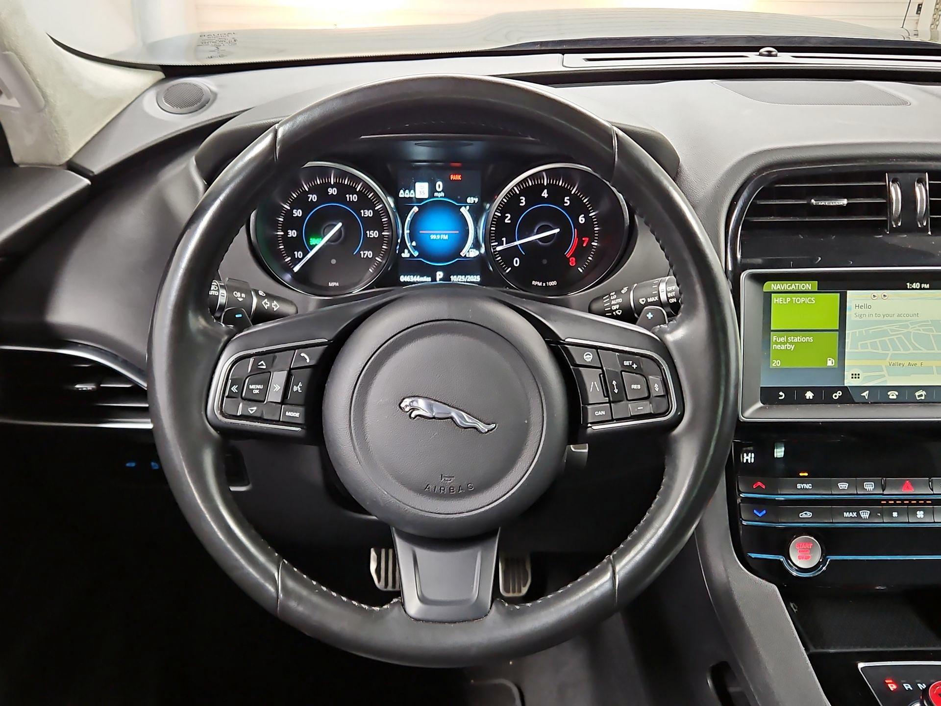 Thumbnail: 2019 Jaguar F-Pace - 10