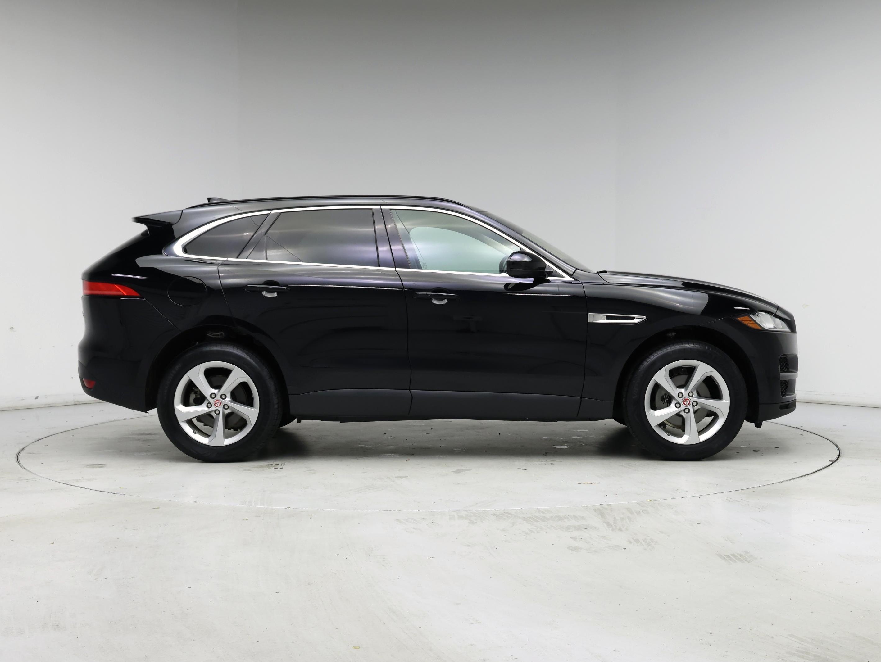 Thumbnail: 2019 Jaguar F-Pace - 7