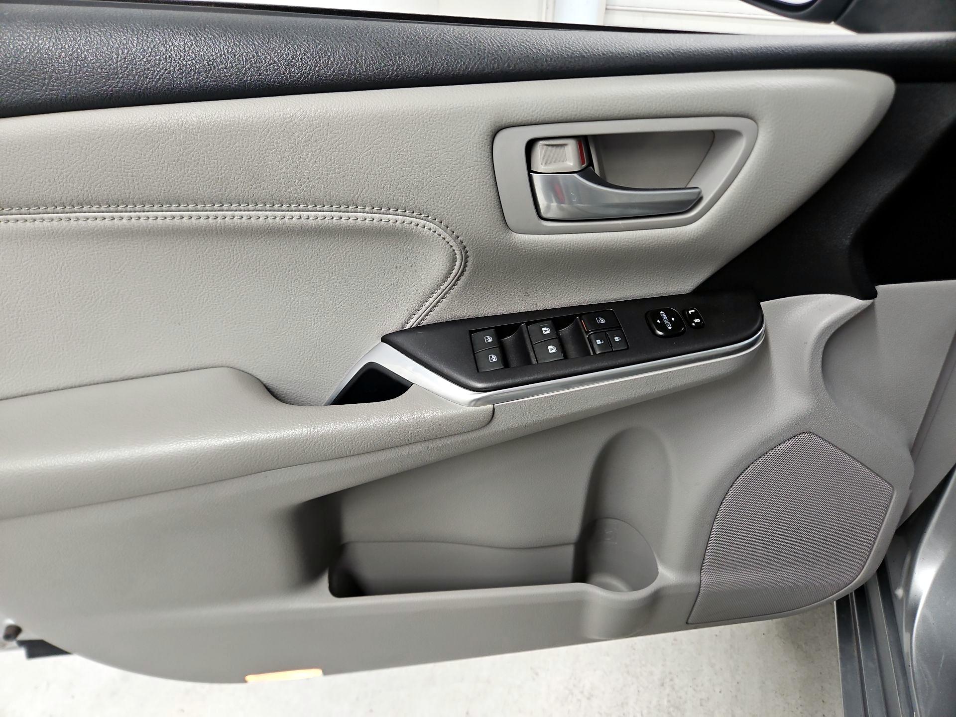 Thumbnail: 2016 Toyota Camry - 12