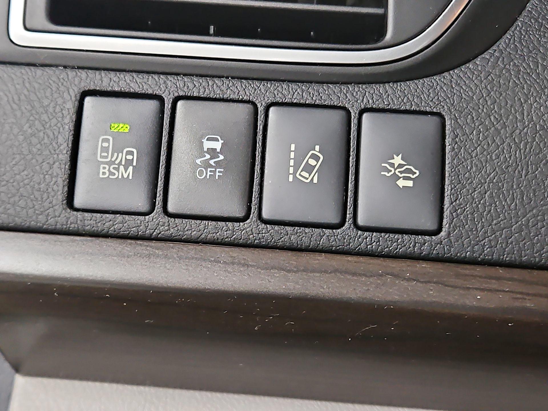 Thumbnail: 2016 Toyota Camry - 13