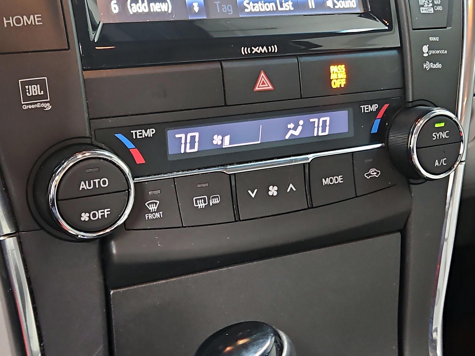 Thumbnail: 2016 Toyota Camry - 17