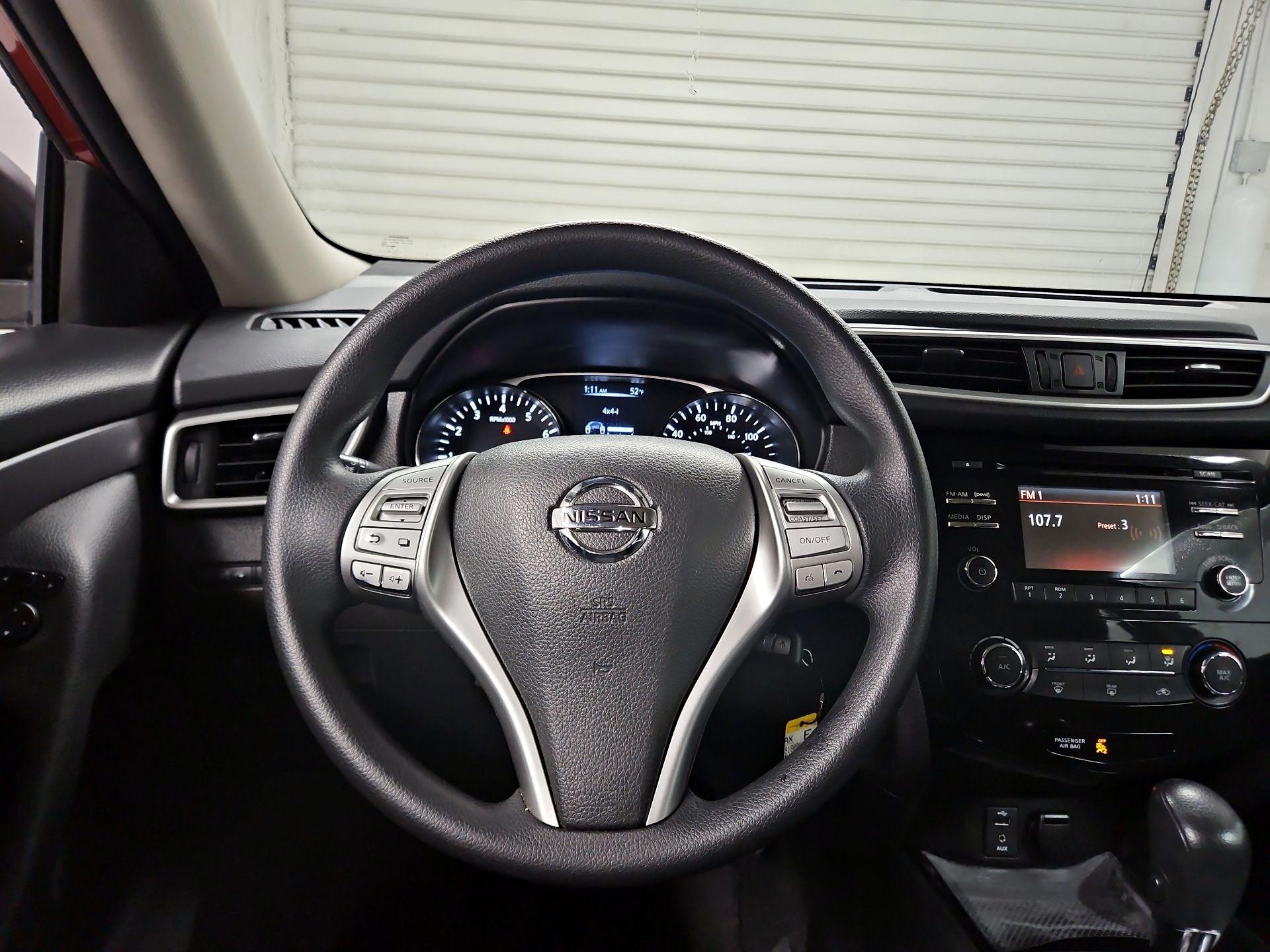 Thumbnail: 2016 Nissan Rogue - 10