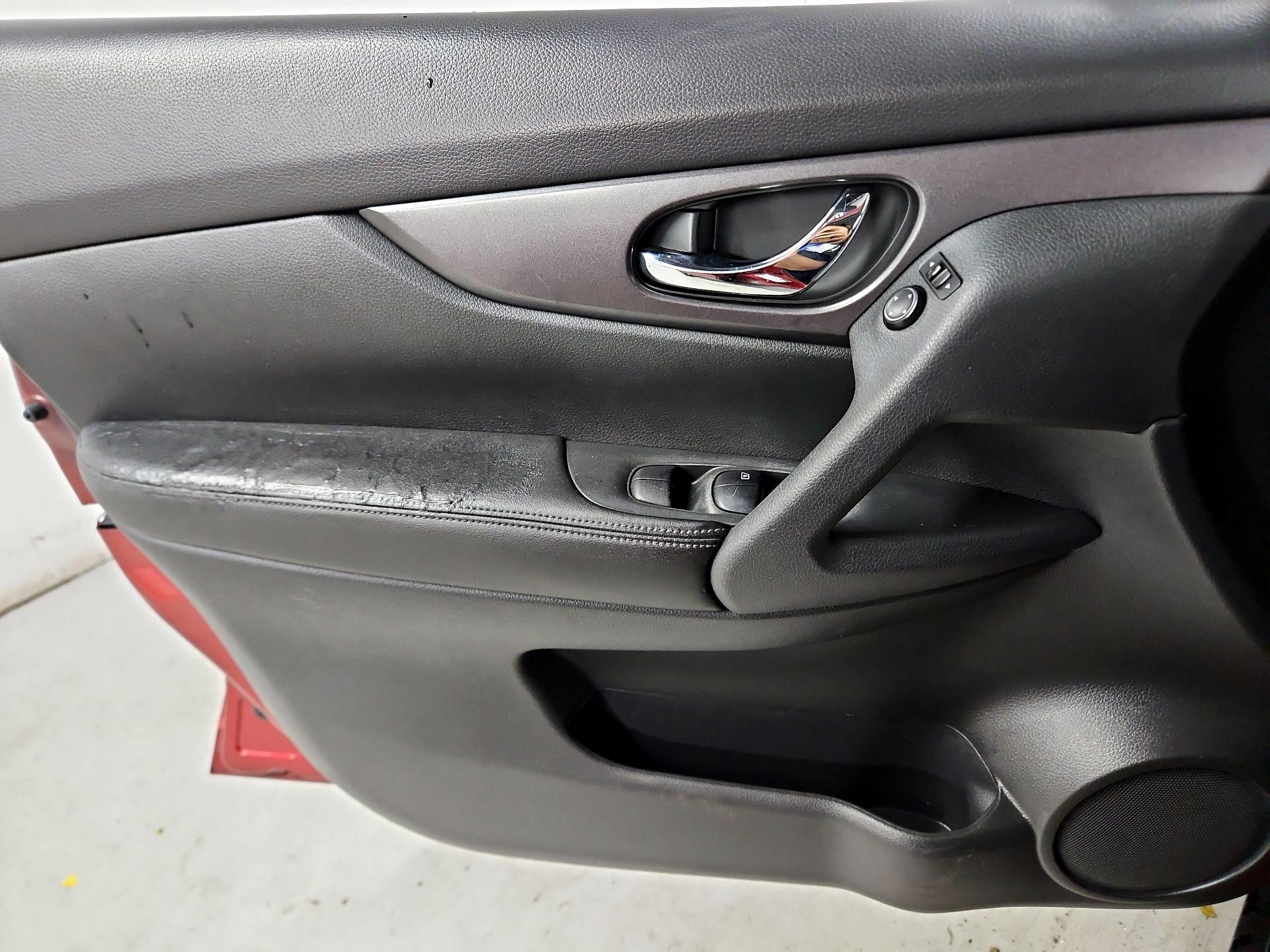 Thumbnail: 2016 Nissan Rogue - 12