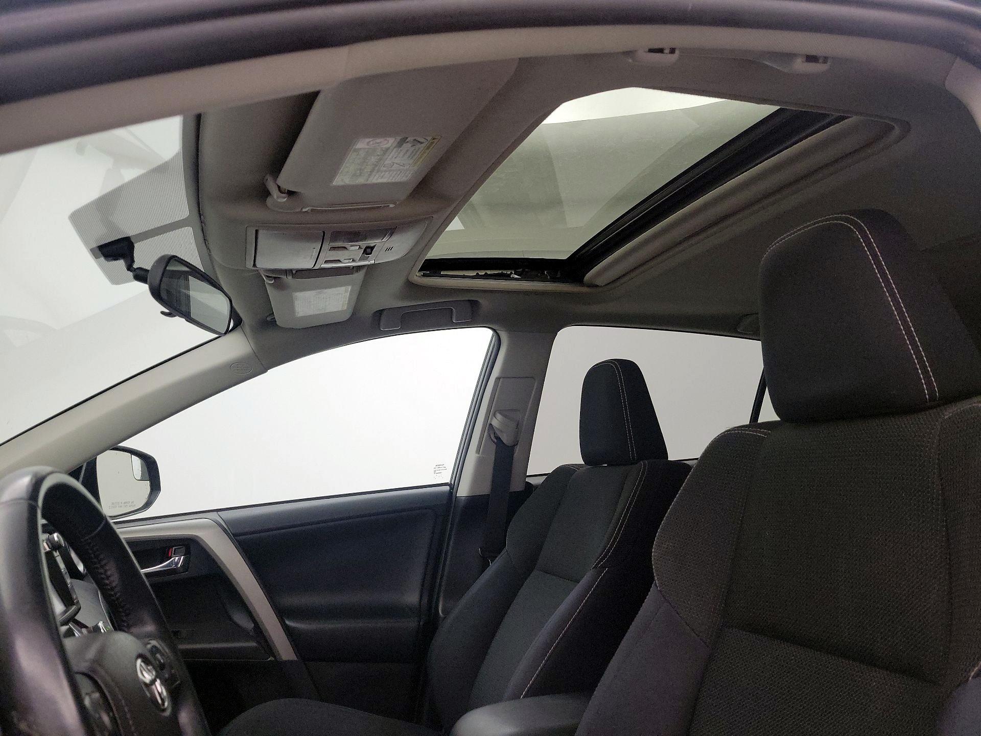 Thumbnail: 2016 Toyota RAV4 - 19