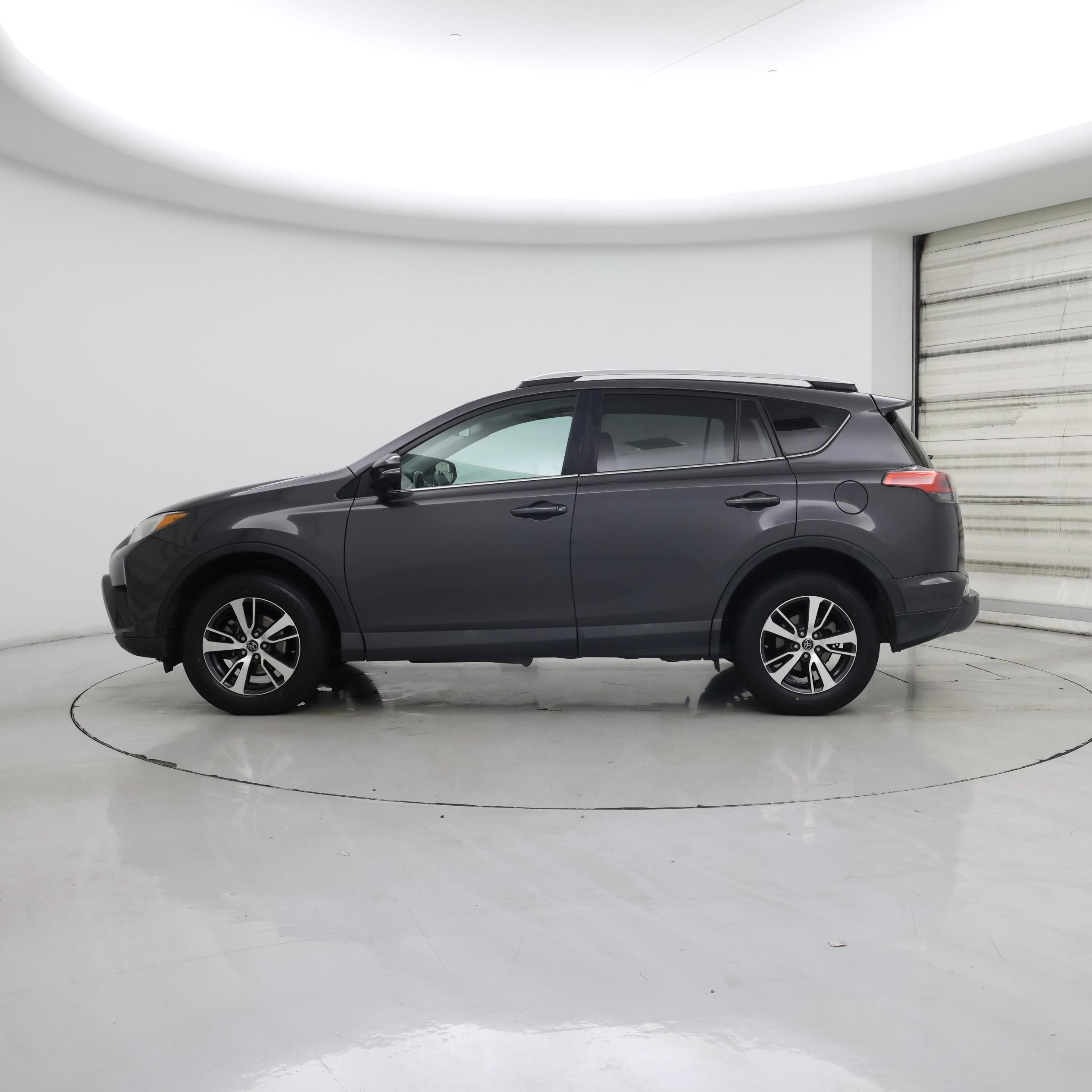 Thumbnail: 2016 Toyota RAV4 - 3